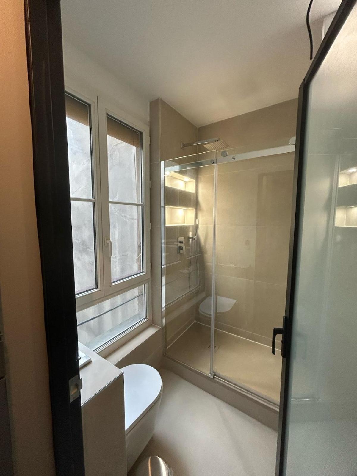 Flat In Heart Of * Paris