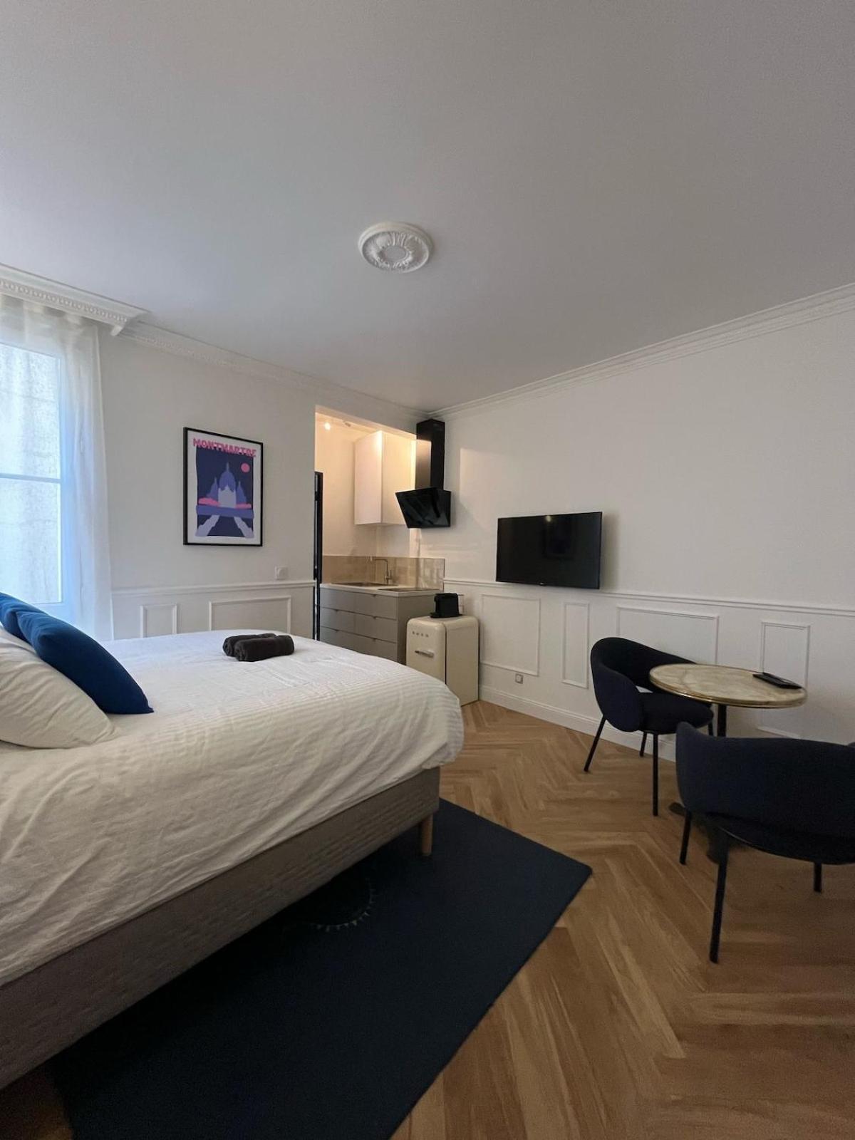 Flat In Heart Of Apartment