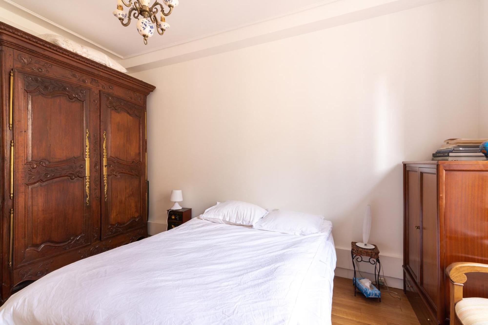 Bonvin - Kp - Parisian For 2p - View Tour Eiffel Apartment