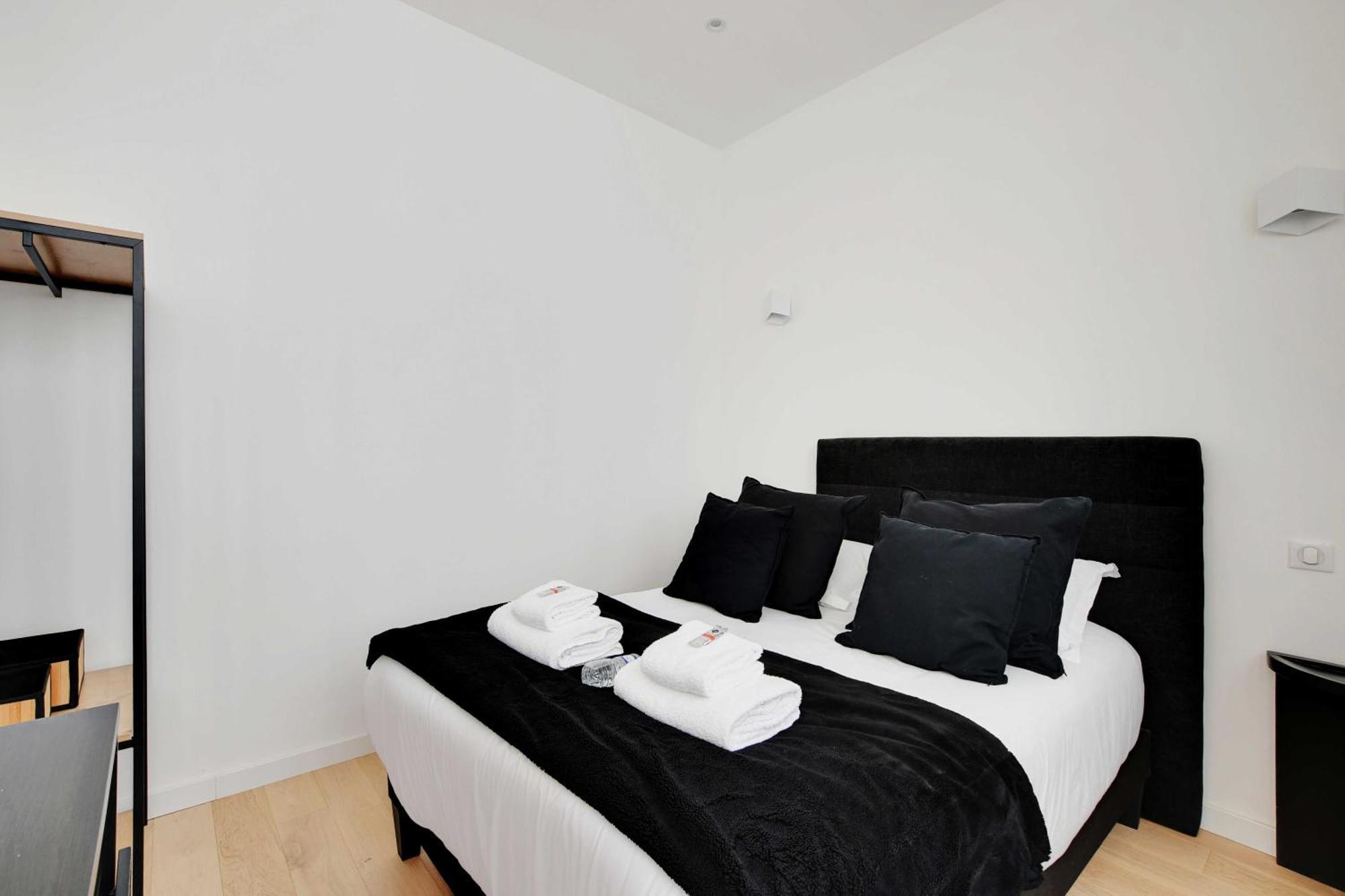 Authentique - 1br- 2p- Voltaire Apartment *