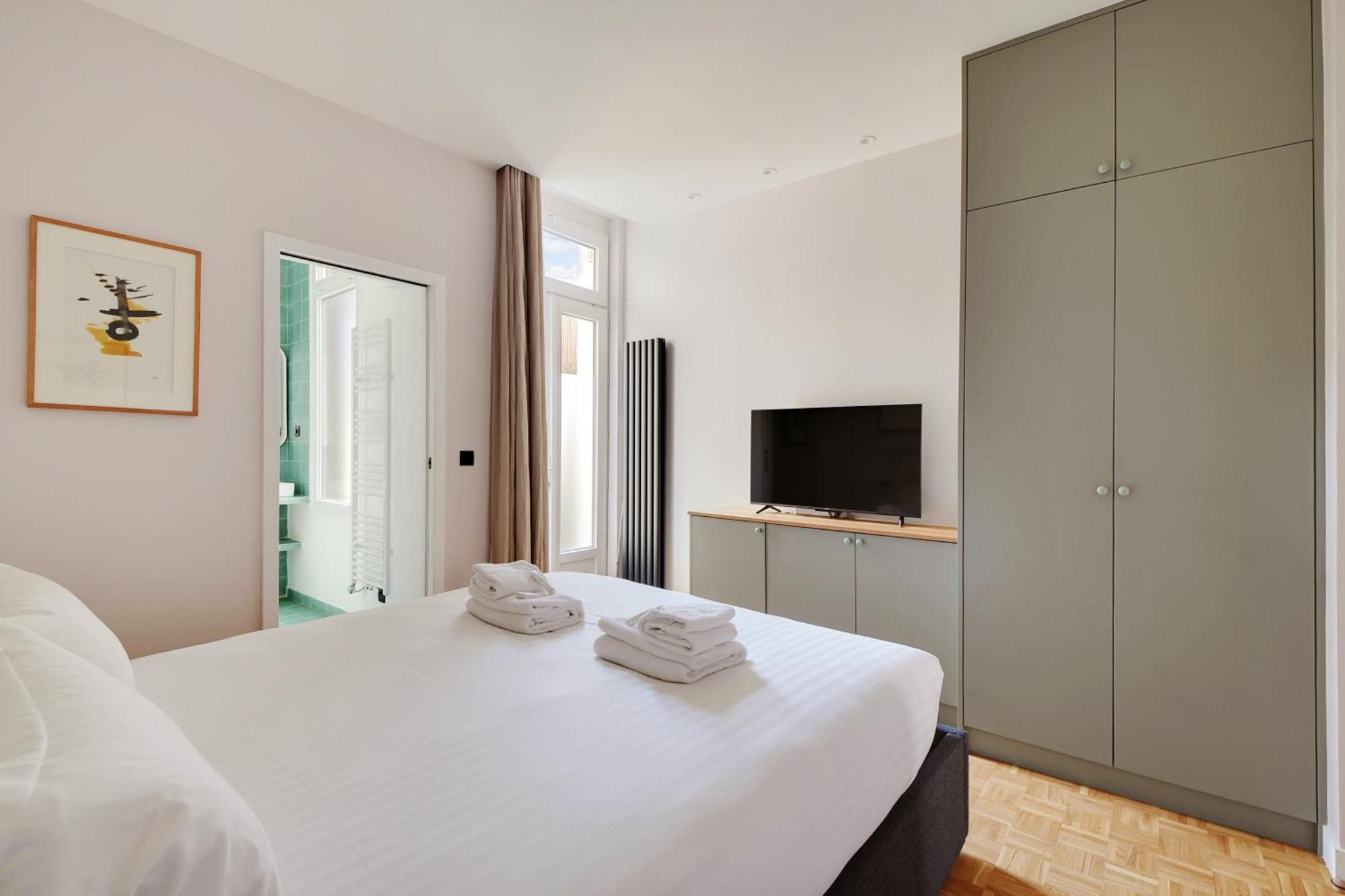 Pick A Flat's In Monmartre - Rue Etex * Paris