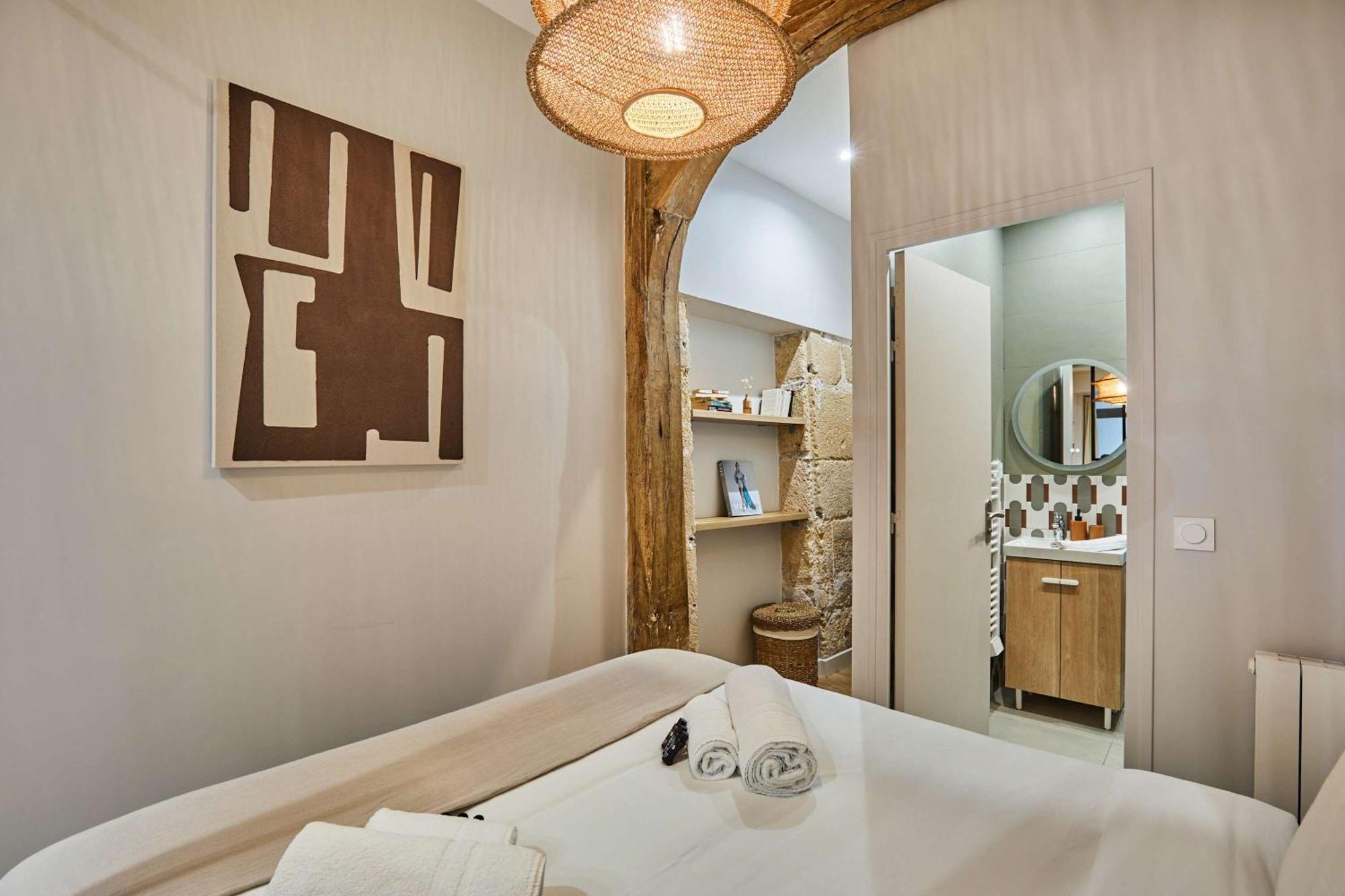 Superb 1 Bedroom Center Of By Prestige Paris
