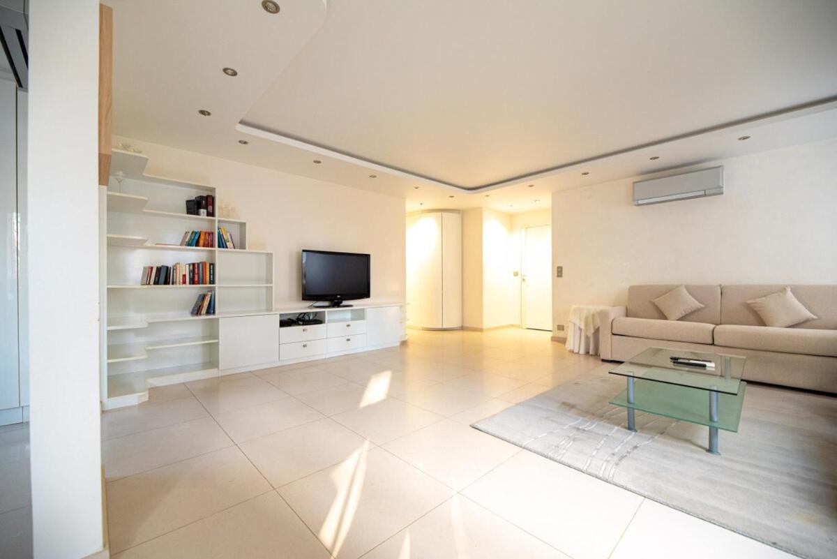 Spacious 3br Canal Saint Martin Apartment