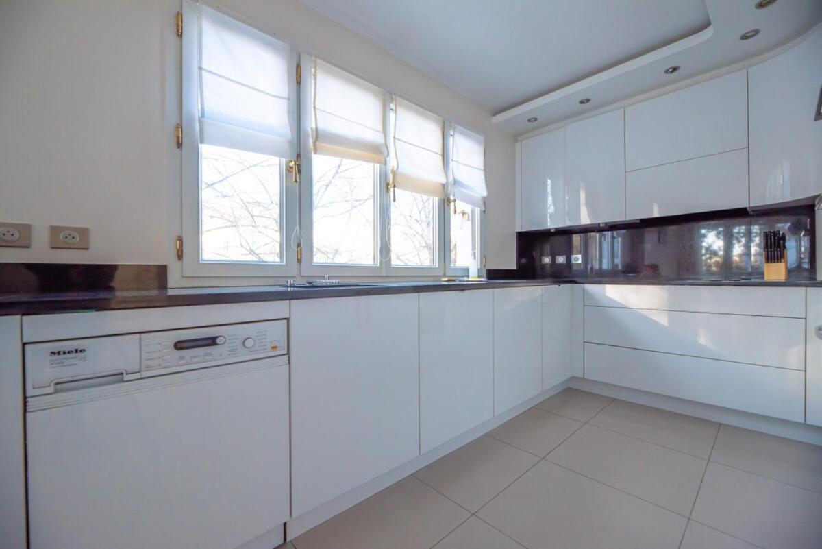 Spacious 3br Canal Saint Martin
