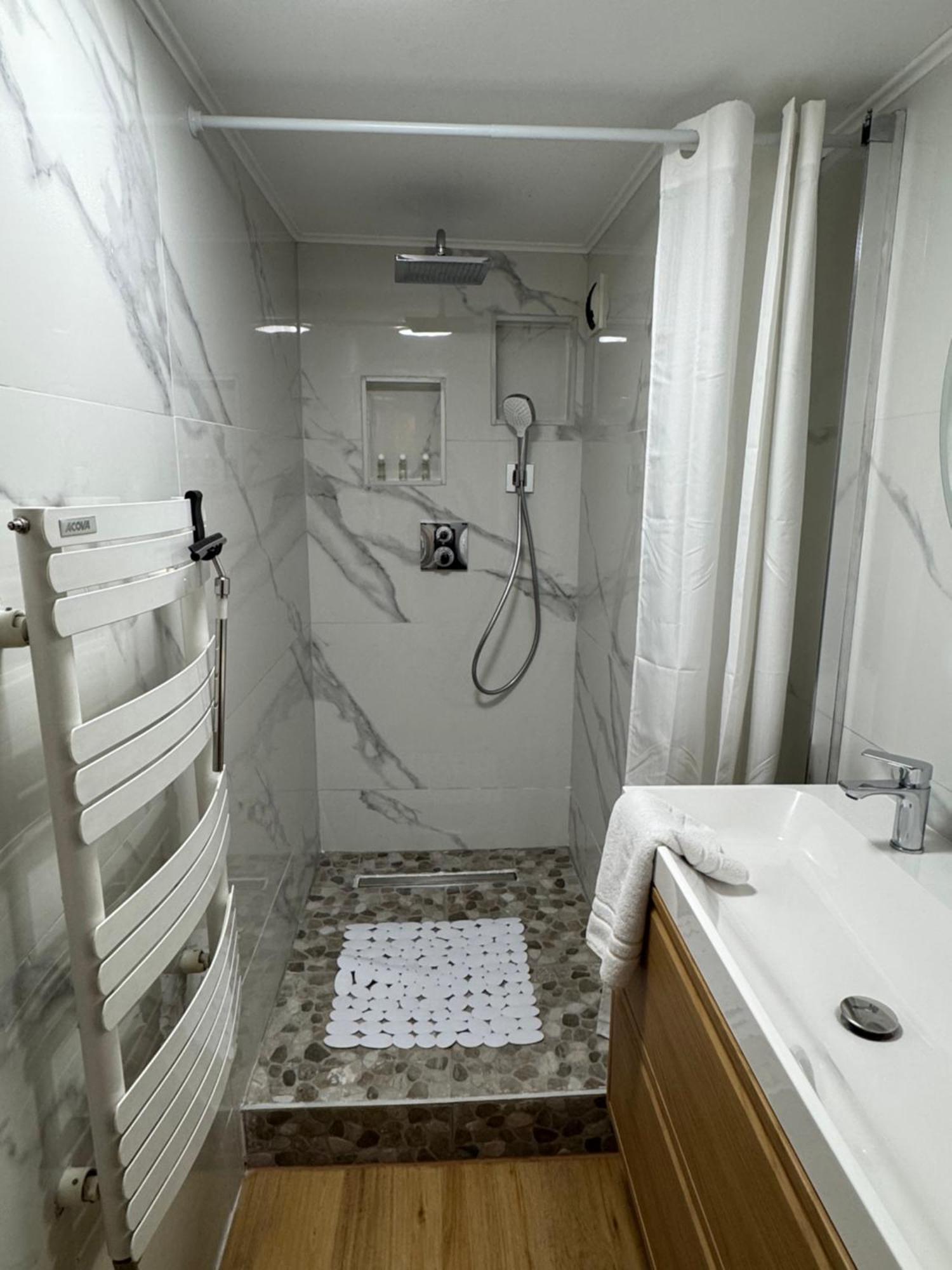 Au Coeur Du Touristique Apartment