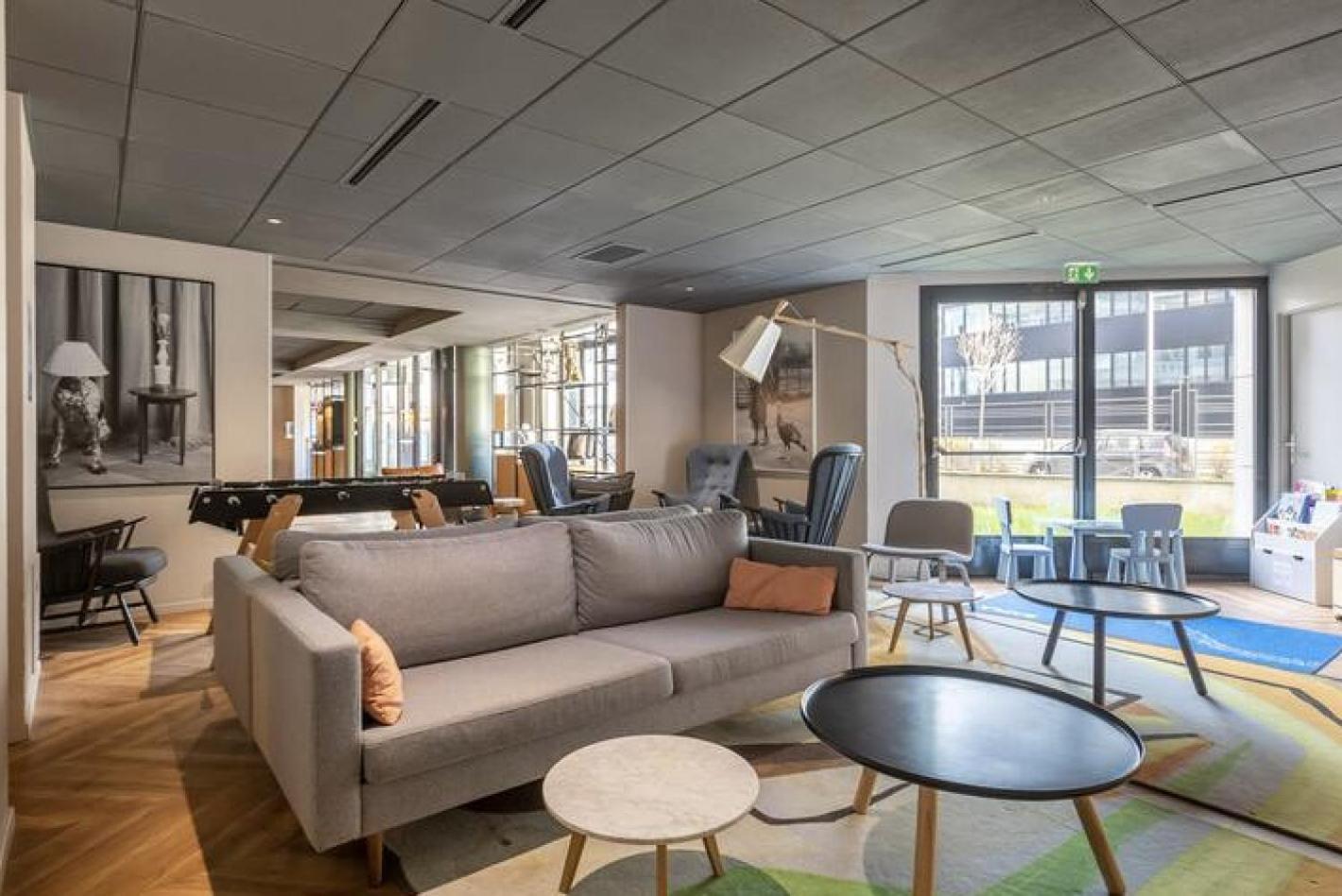 Lila - Confortable In * Paris