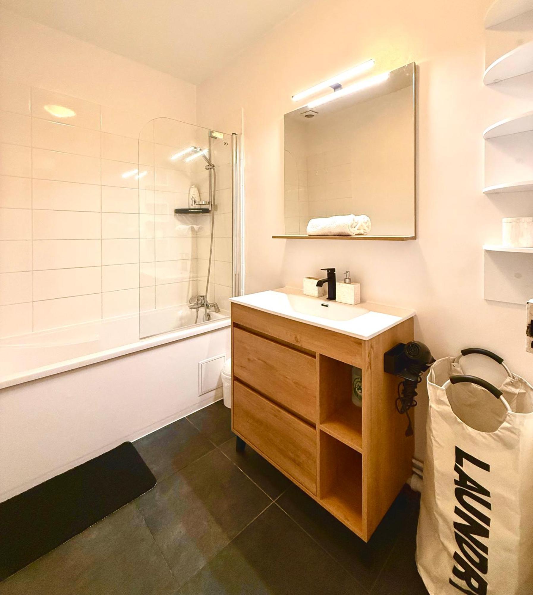 Appartement Champs Elysees 5 *