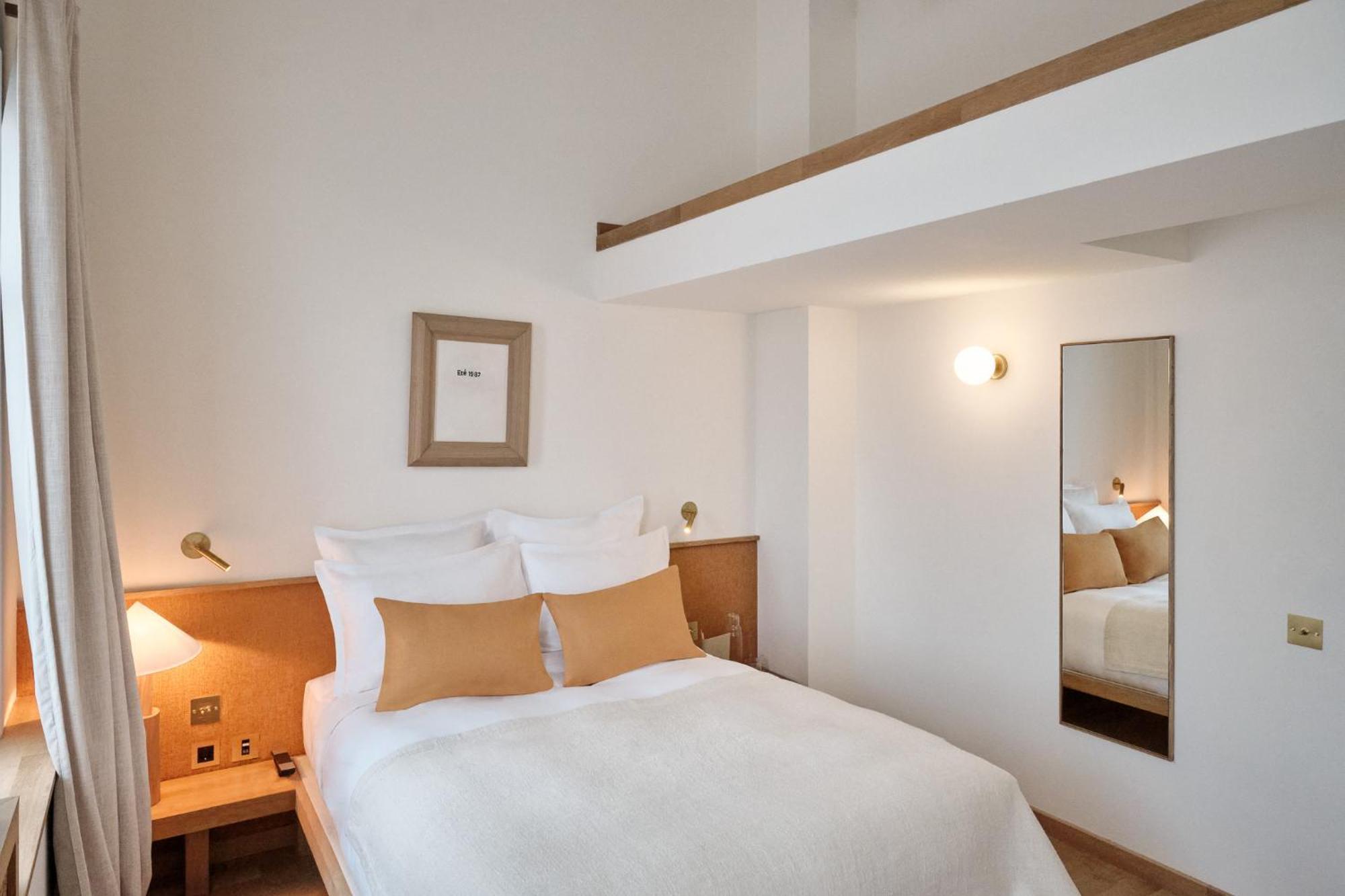 Elysee Montmartre Hotel