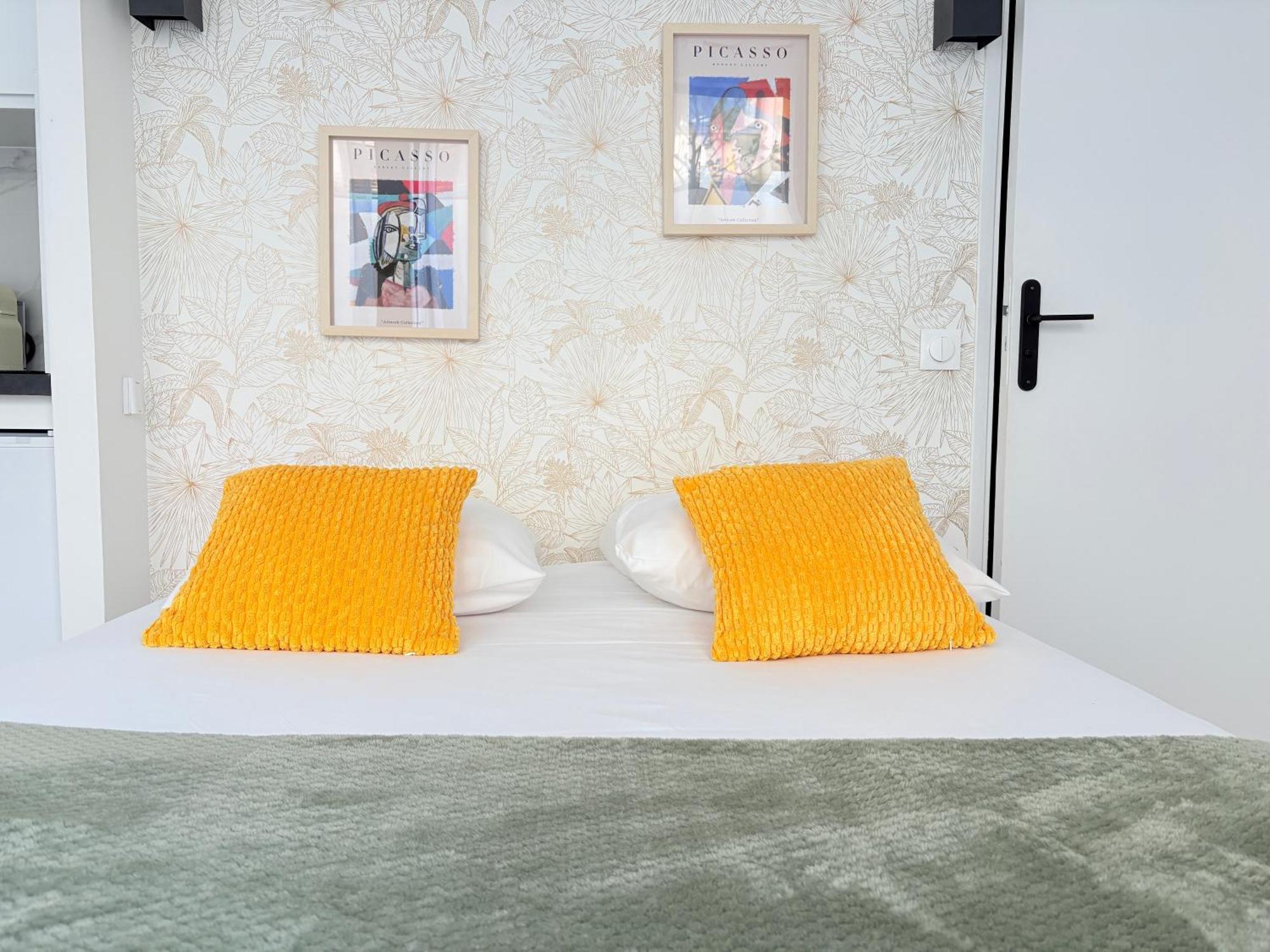 Moret Art Flats Trendy East *