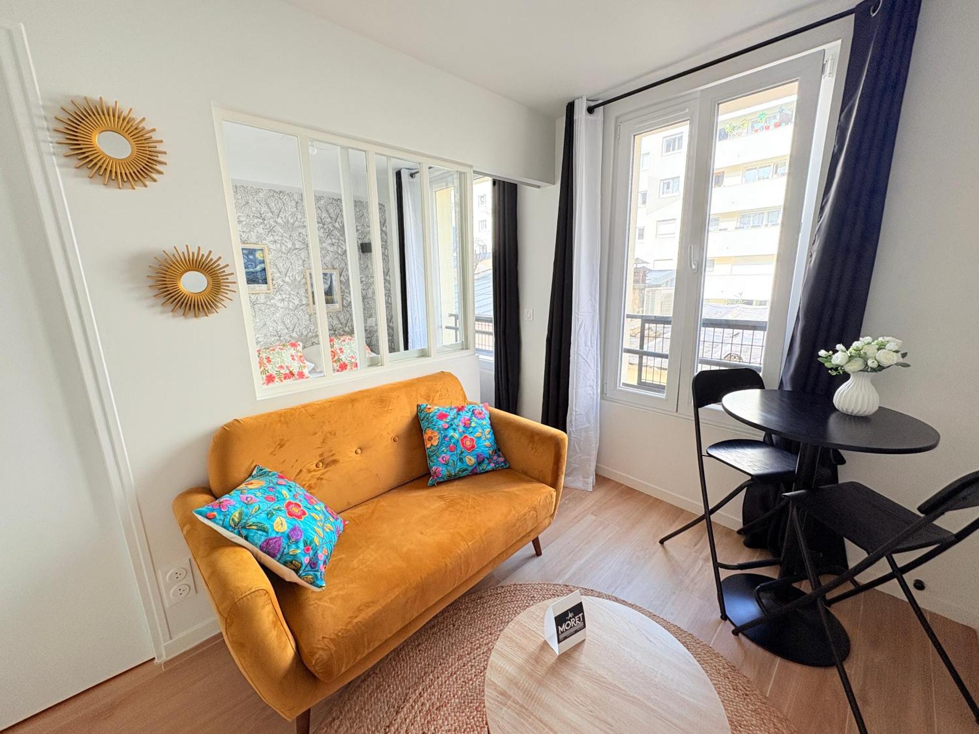 Moret Art Flats Trendy East