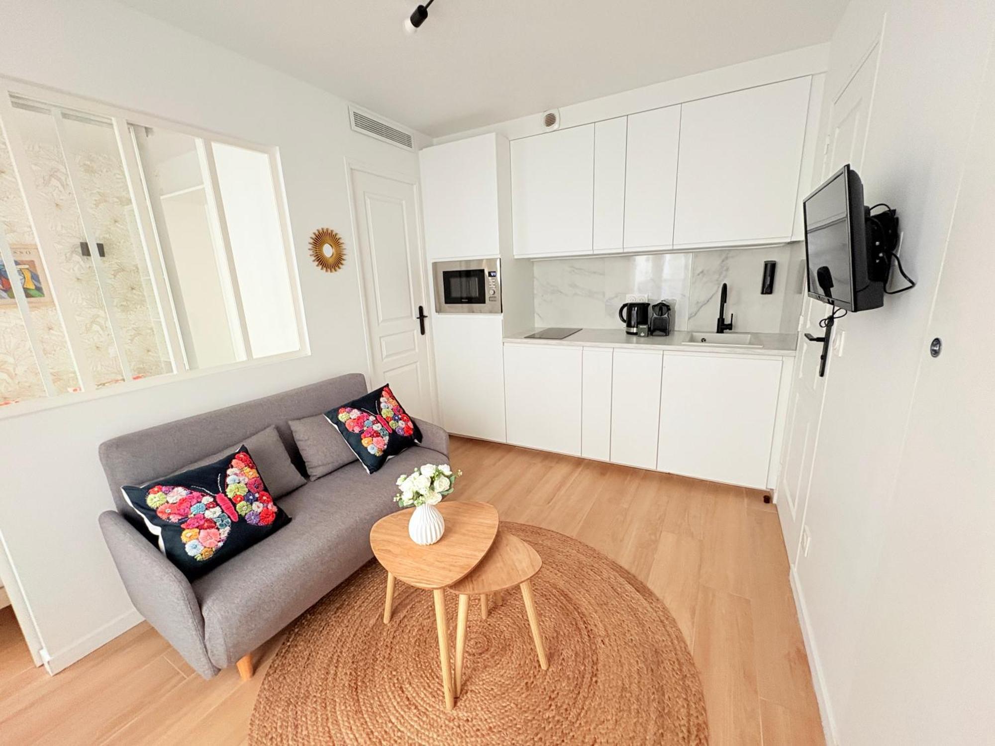 Moret Art Flats Trendy East Aparthotel