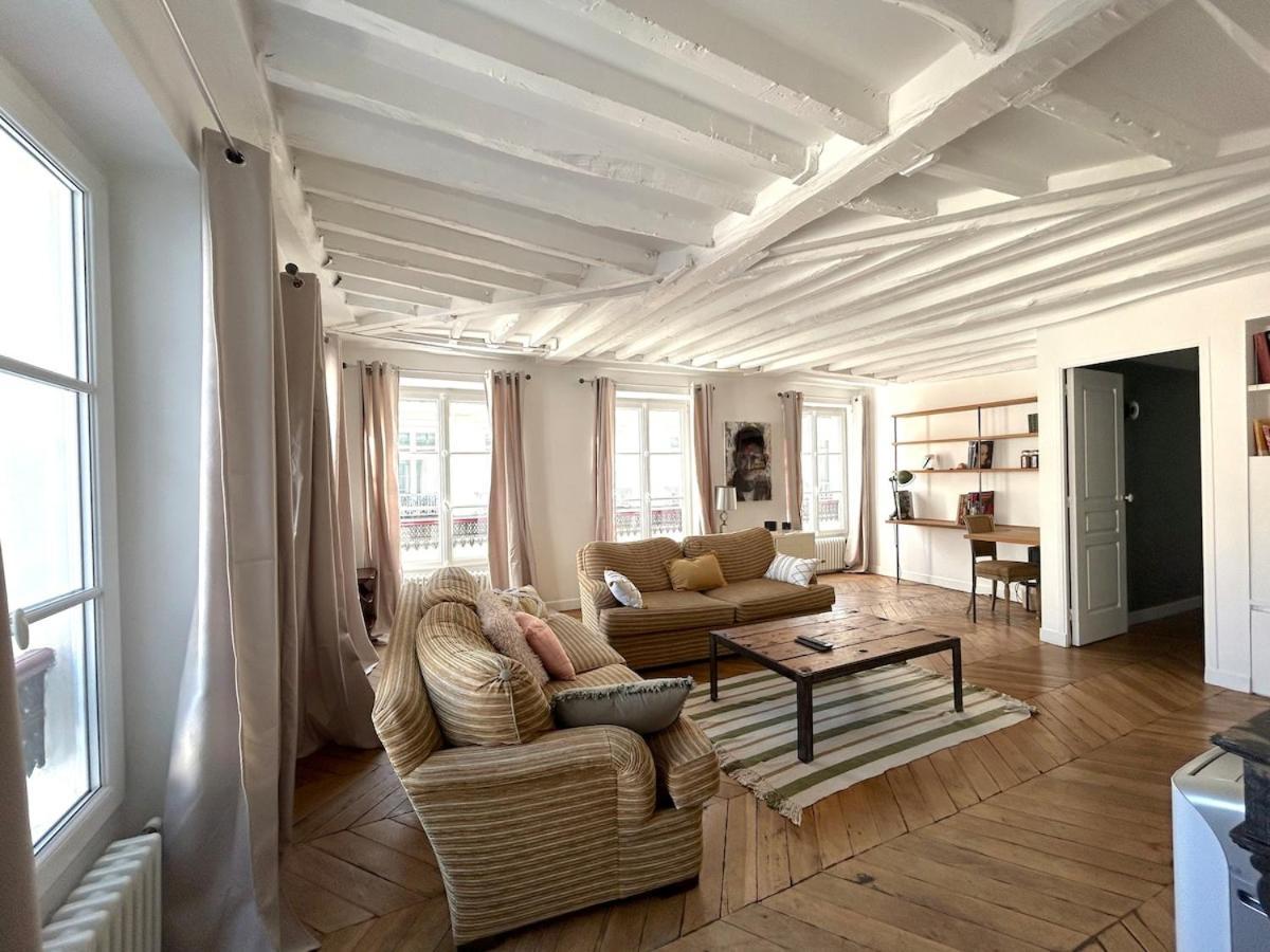 Outstanding And Sunbathed 3 Br Apartment