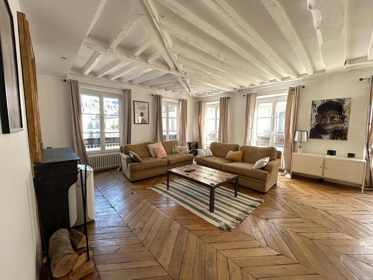 Outstanding And Sunbathed 3 Br Apartment