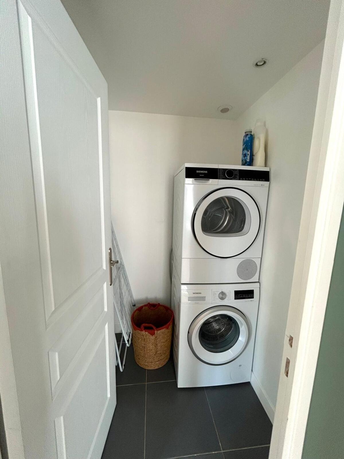 Outstanding And Sunbathed 3 Br Apartment Paris