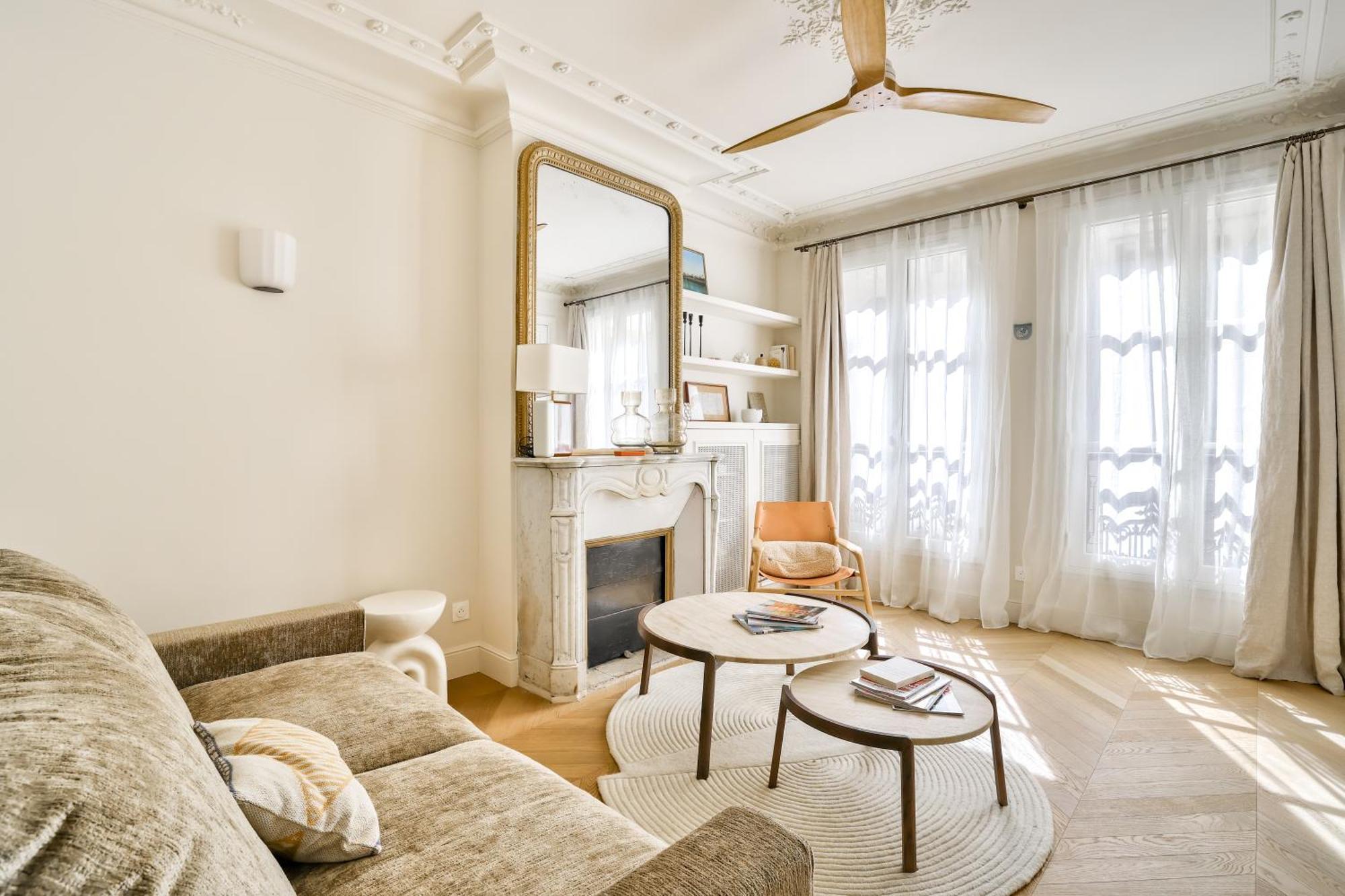 Aesthetic And Large T2 In The Edge Of Le Marais * Paris