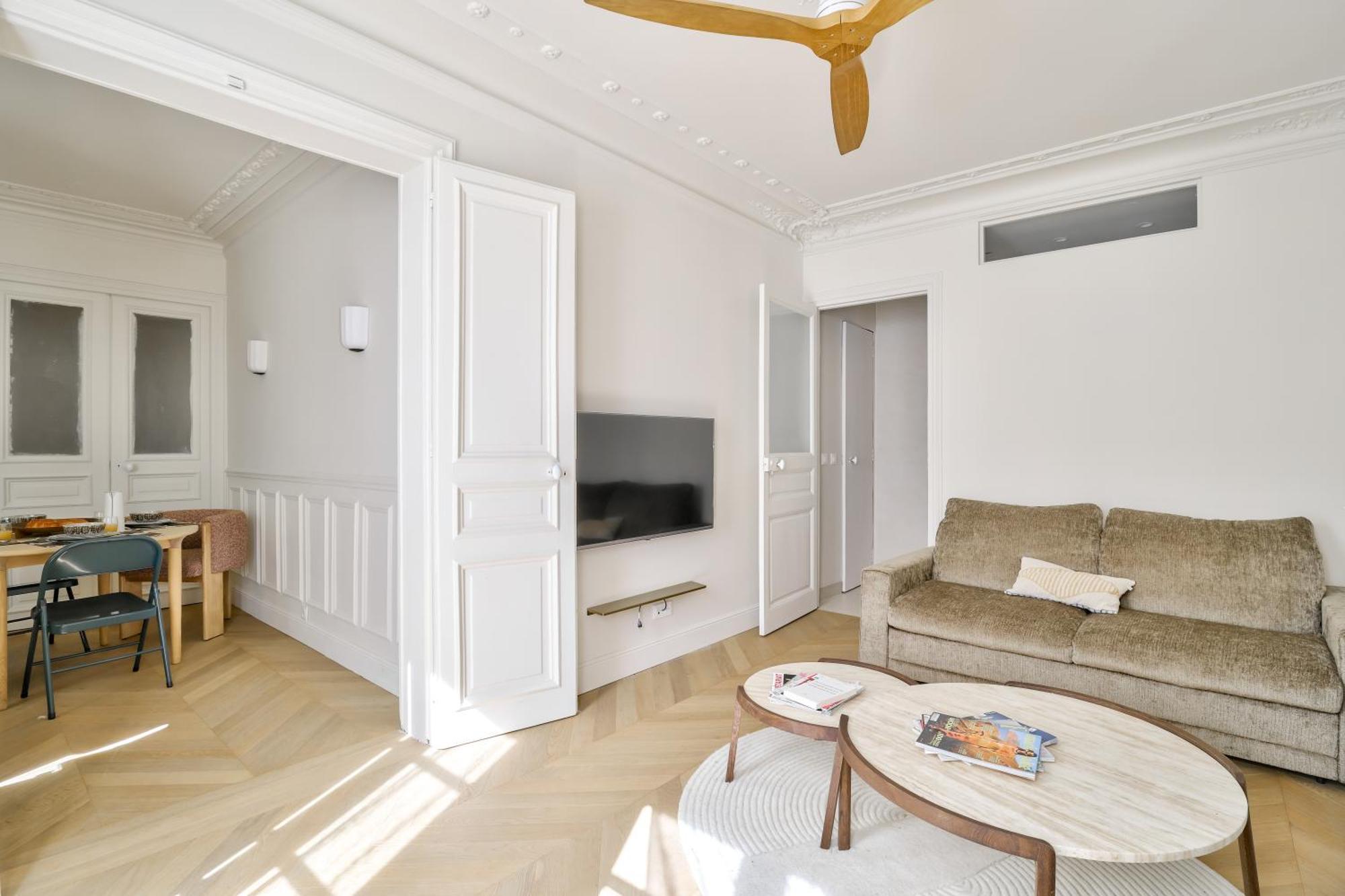 Aesthetic And Large T2 In The Edge Of Le Marais Apartment Paris