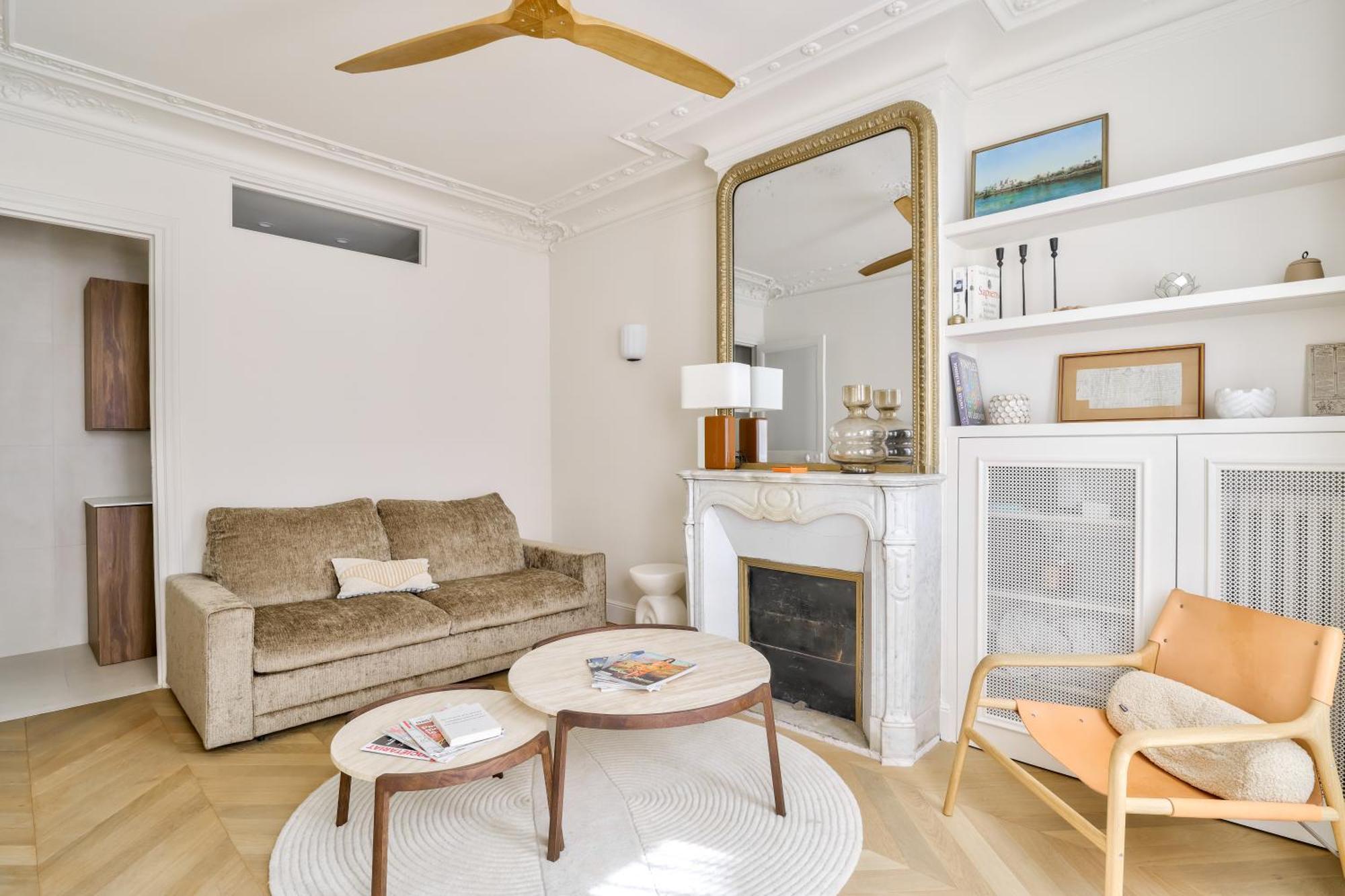 Aesthetic And Large T2 In The Edge Of Le Marais Apartment