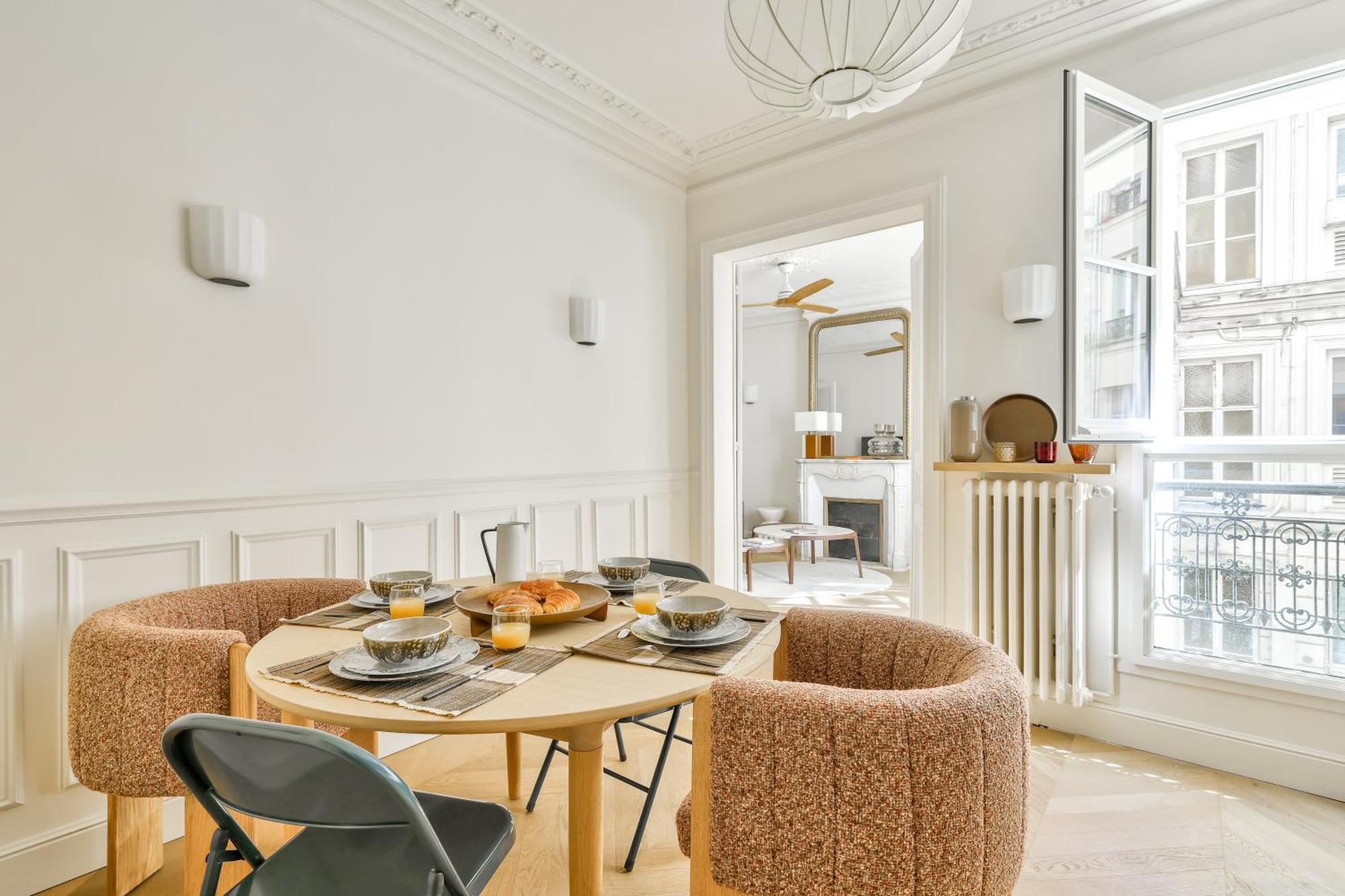 Aesthetic And Large T2 In The Edge Of Le Marais Apartment