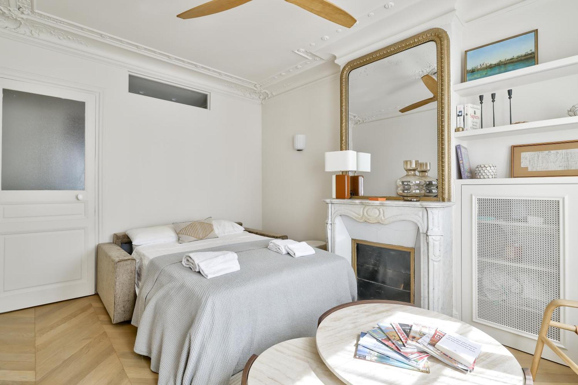Aesthetic And Large T2 In The Edge Of Le Marais Apartment