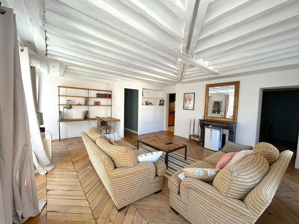 Outstanding And Sunbathed 3 Br Apartment Paris
