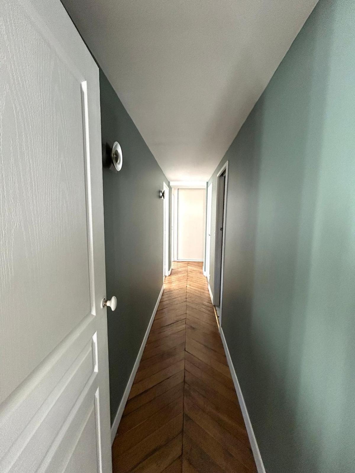 Outstanding And Sunbathed 3 Br Apartment