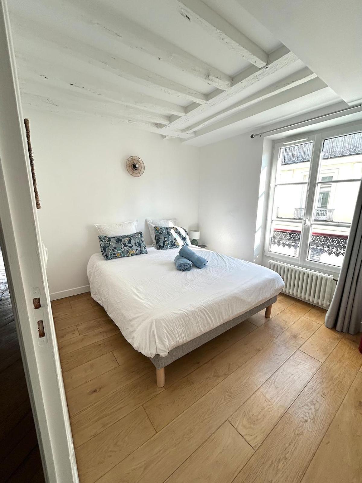 Apartment Outstanding And Sunbathed 3 Br