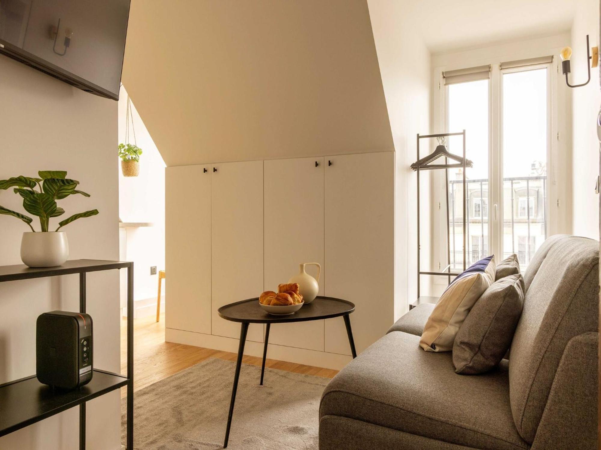 Charming A C - 2p- Montorgueil Holiday home *