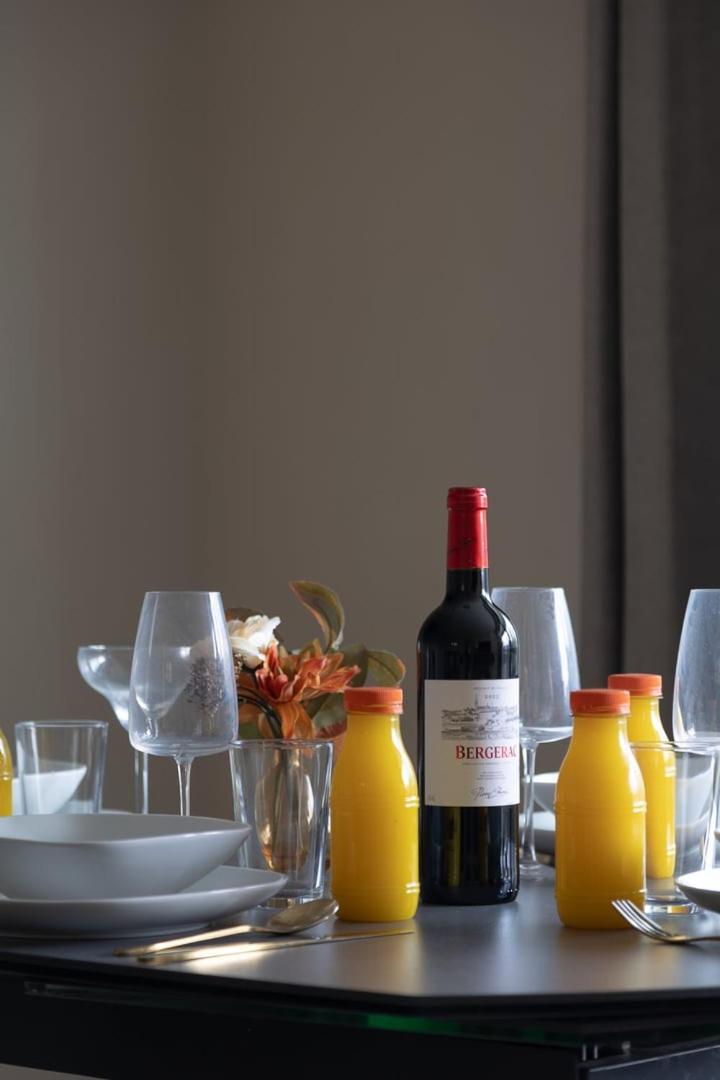 5020 Curial - Chic 19th Apartment *