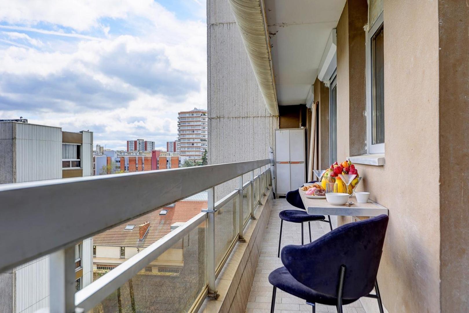 5020 Curial - Chic 19th Apartment