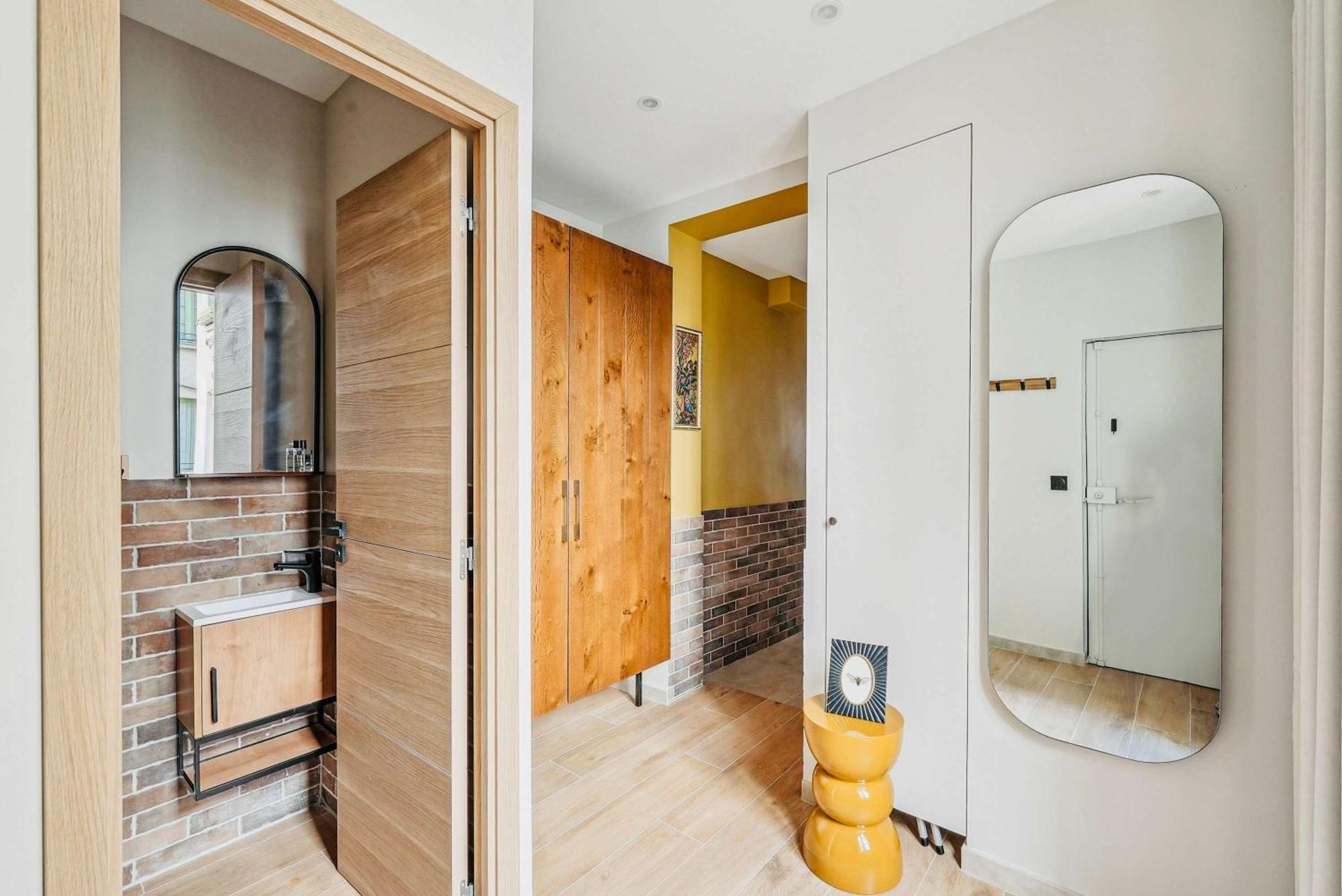 2bdr - 6p Le Marais Apartment *