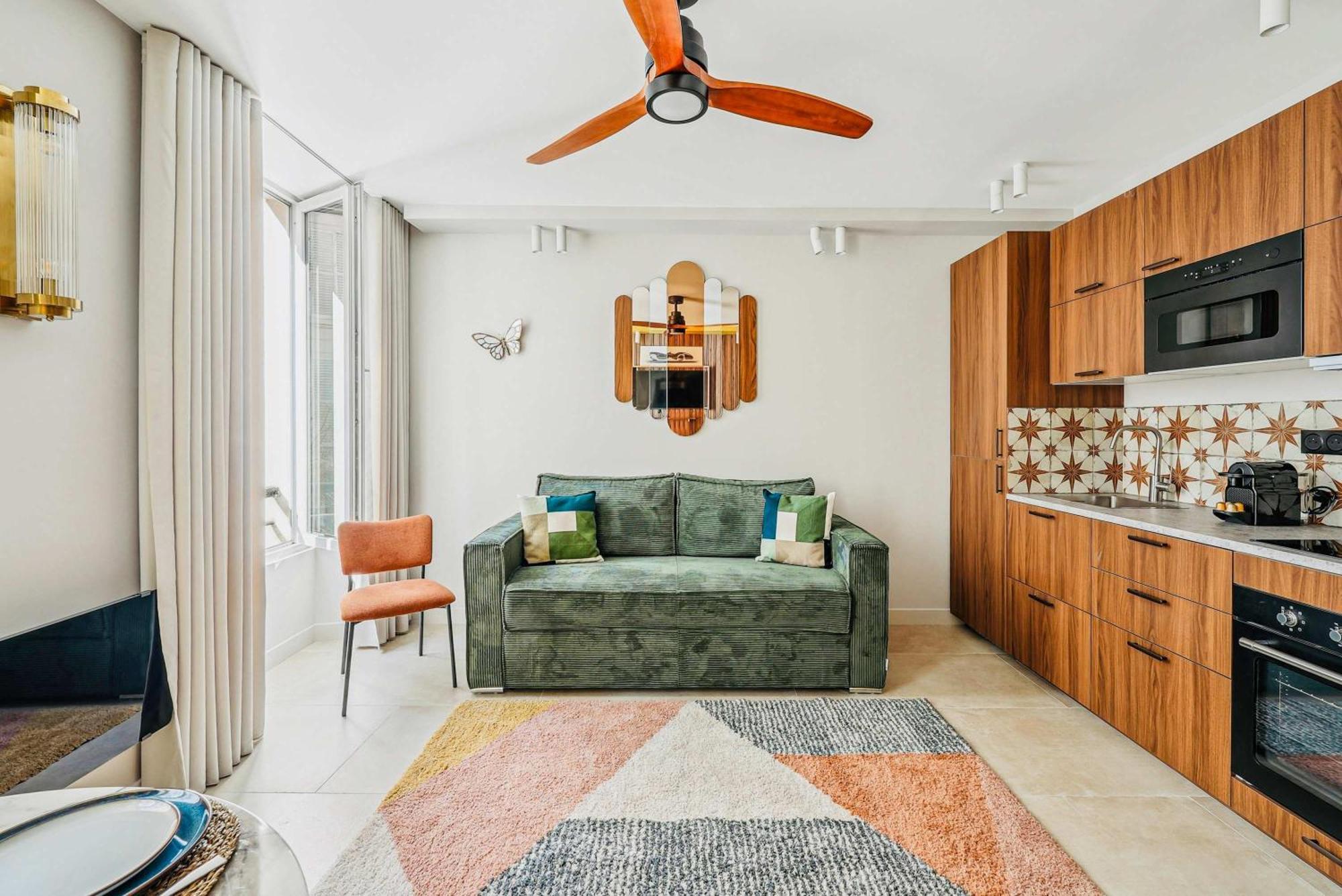 2bdr - 6p Le Marais Apartment