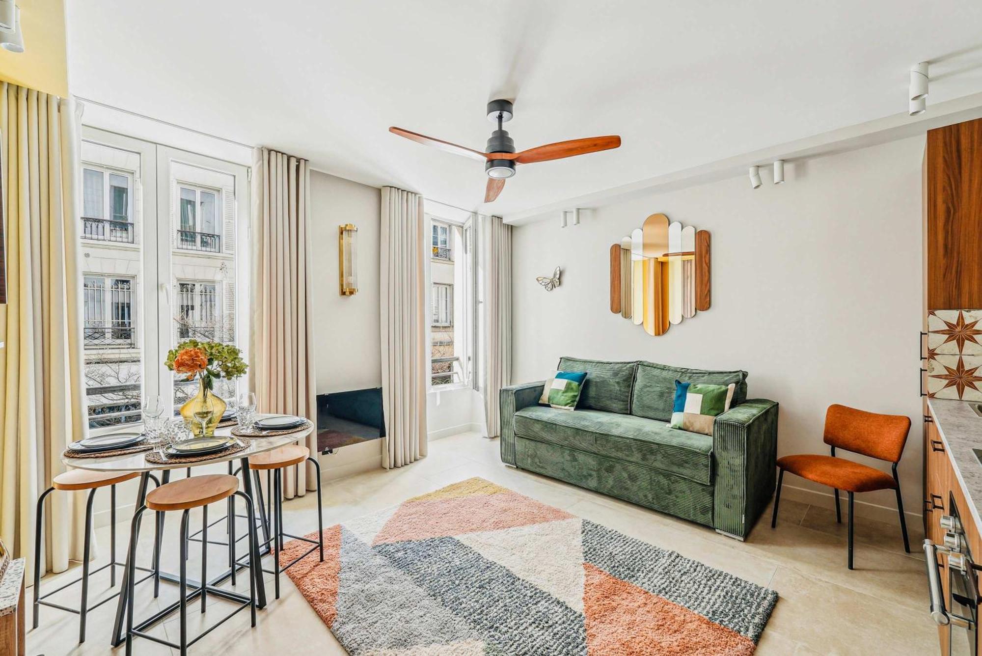 2bdr - 6p Le Marais Apartment