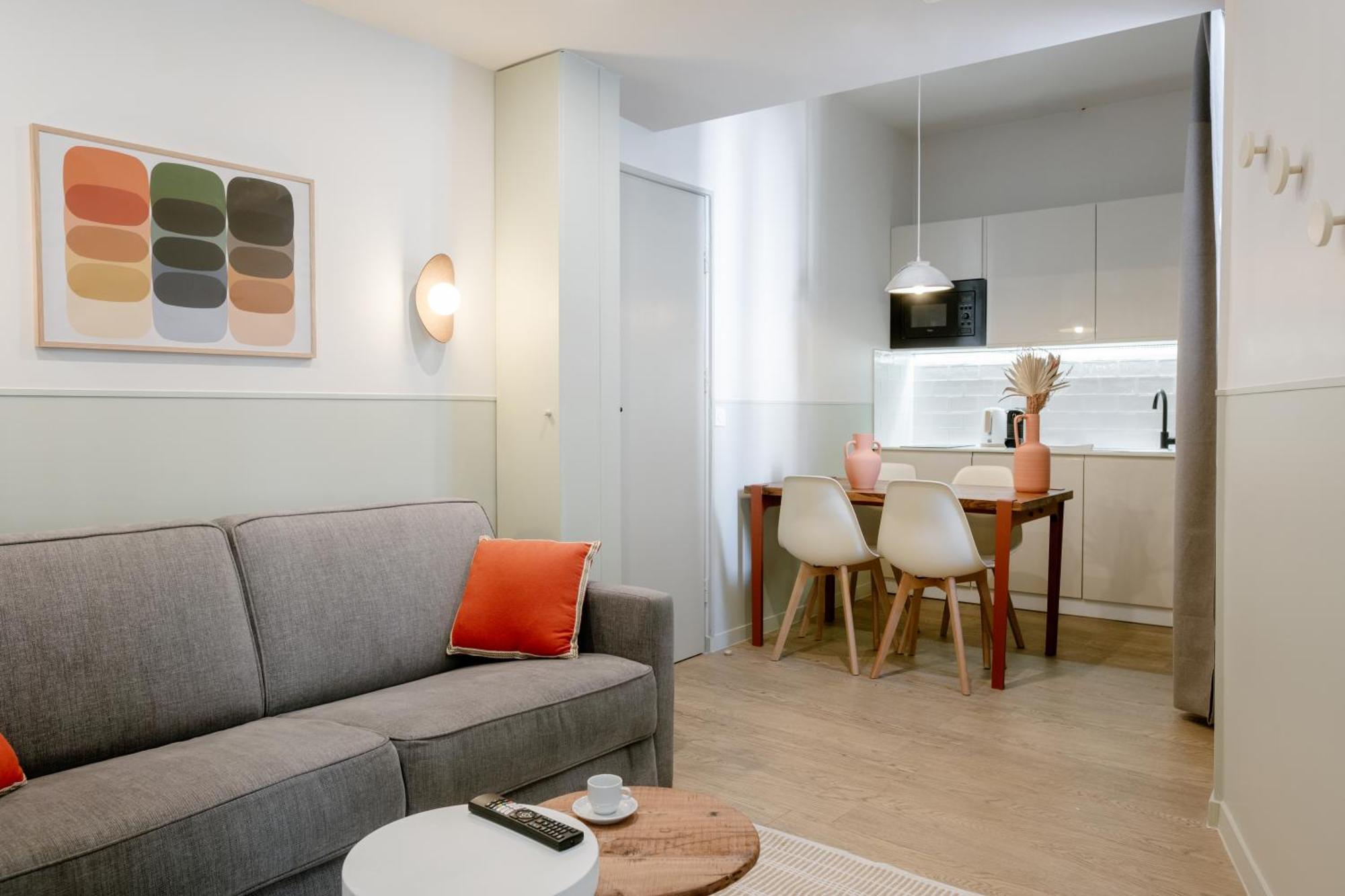Babylon Popincourt Apartment