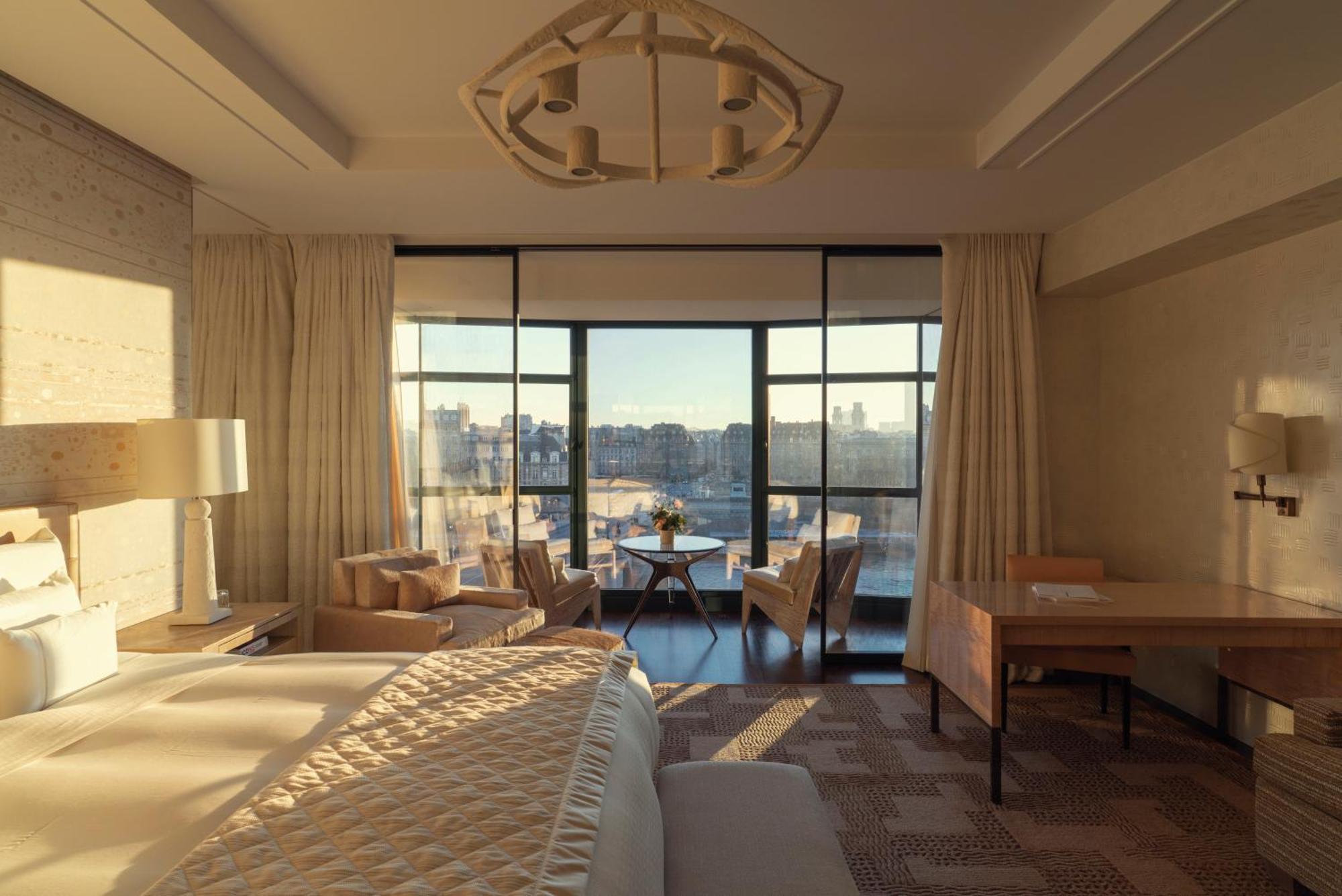 Hotel Cheval Blanc & Dior Cheval Blanc Paris