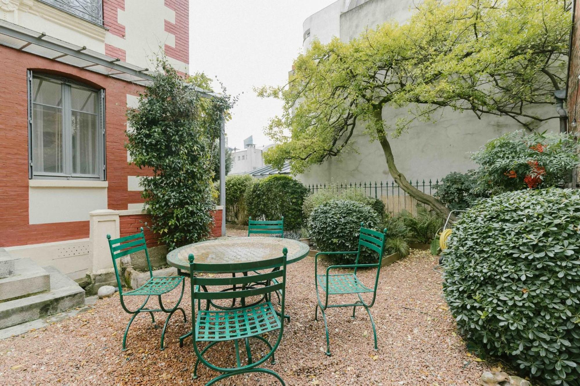 Beautiful Large House In A Wooded Garden Paris