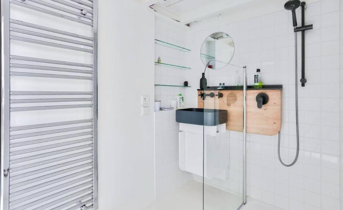 Apartment On Rue Pierre Fontaine Paris