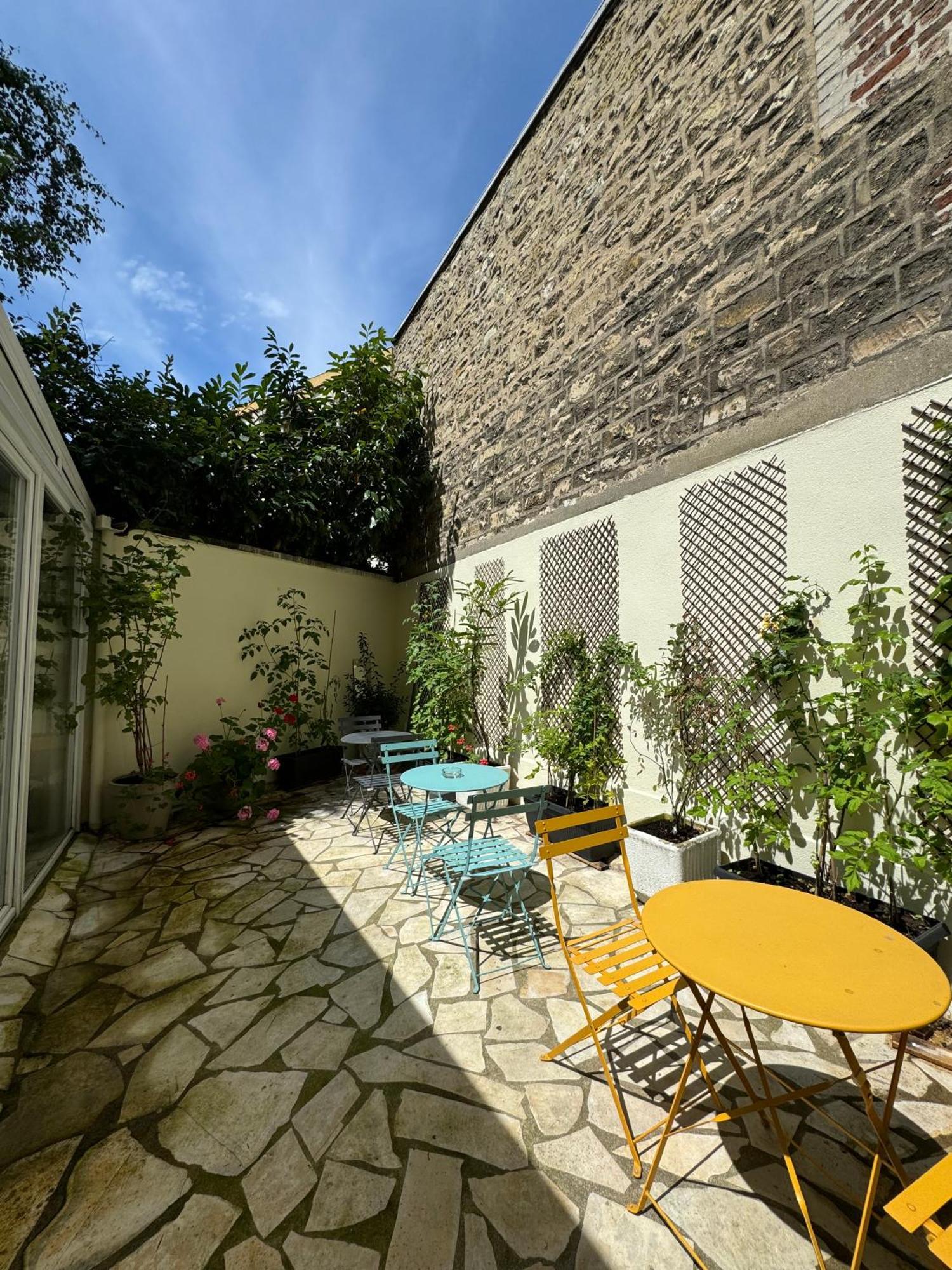 Hipotel Lilas Gambetta Hotel Paris