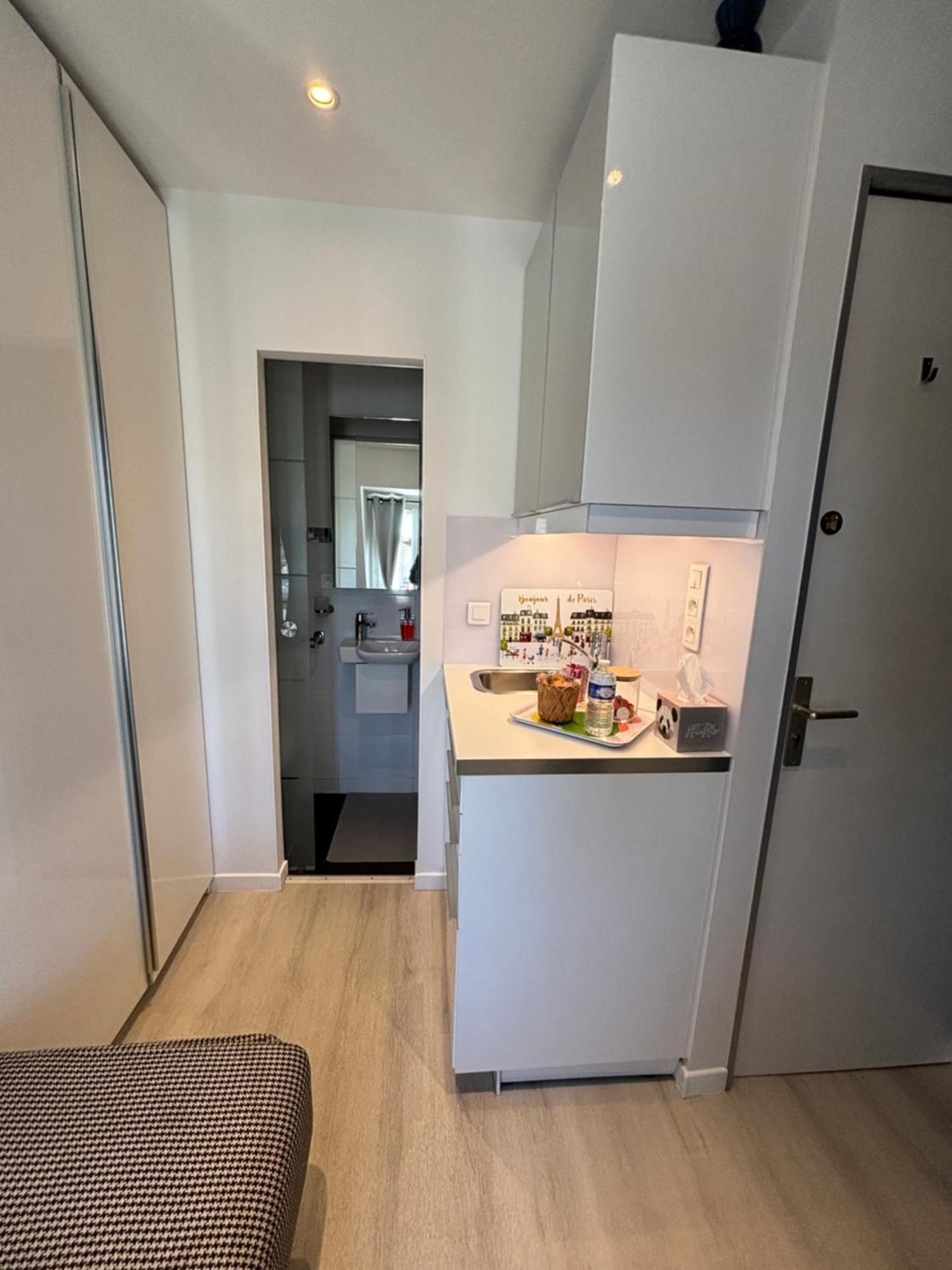 Parisian Cozy Studio: Batignolles Charm Near Landmarks *
