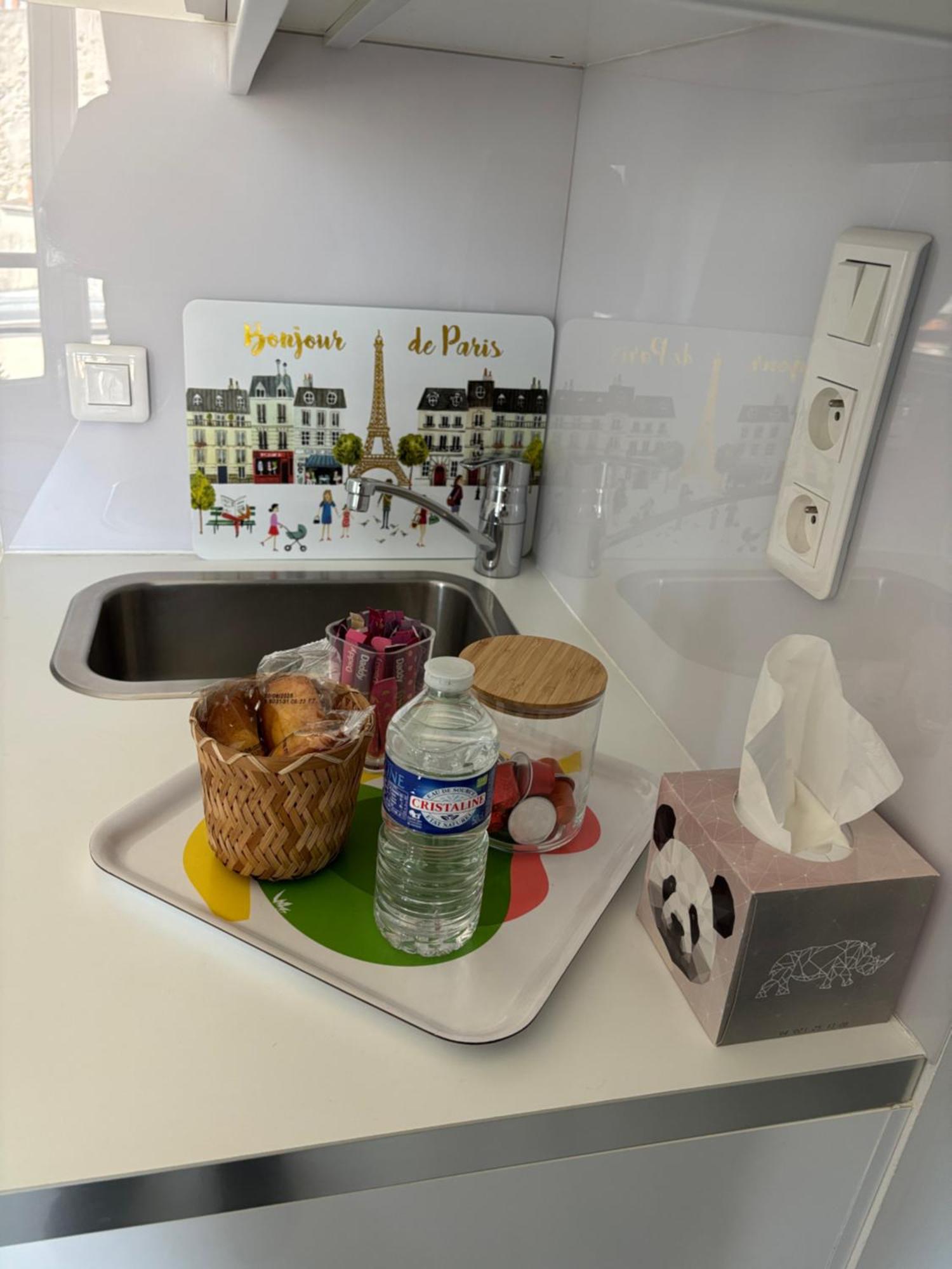 Parisian Cozy Studio: Batignolles Charm Near Landmarks Paris