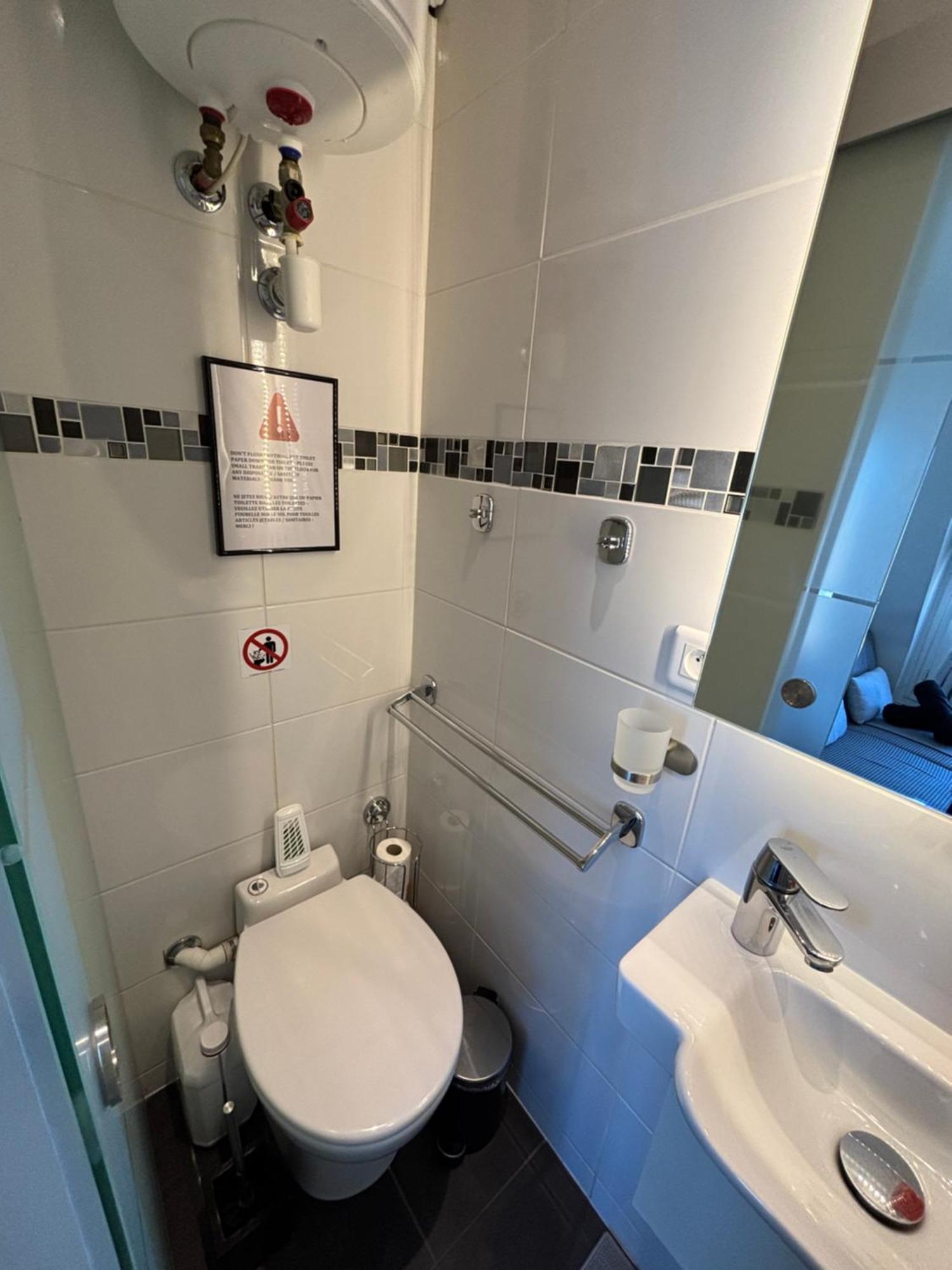 Parisian Cozy Studio: Batignolles Charm Near Landmarks Apartment