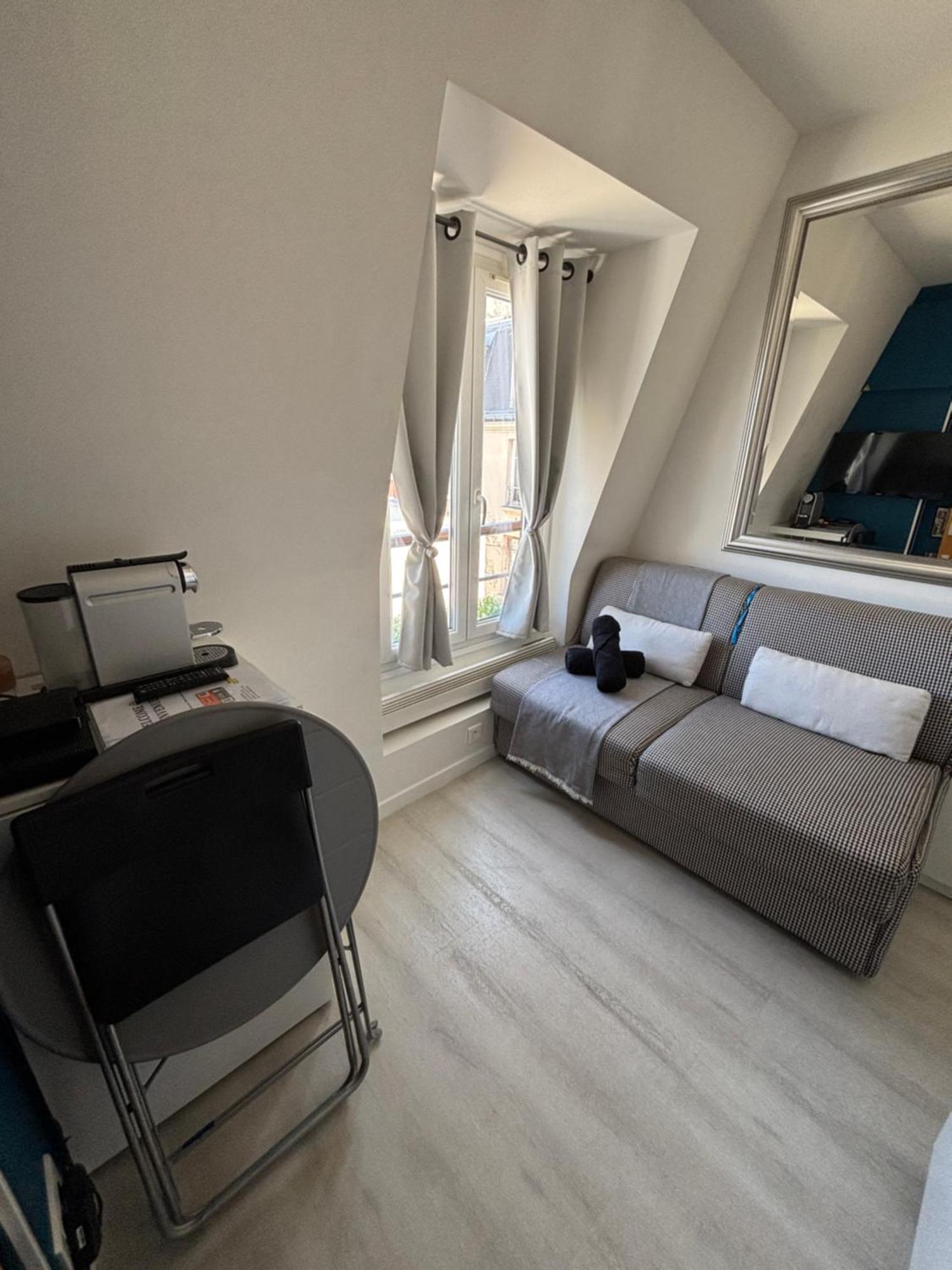 Parisian Cozy Studio: Batignolles Charm Near Landmarks * Paris