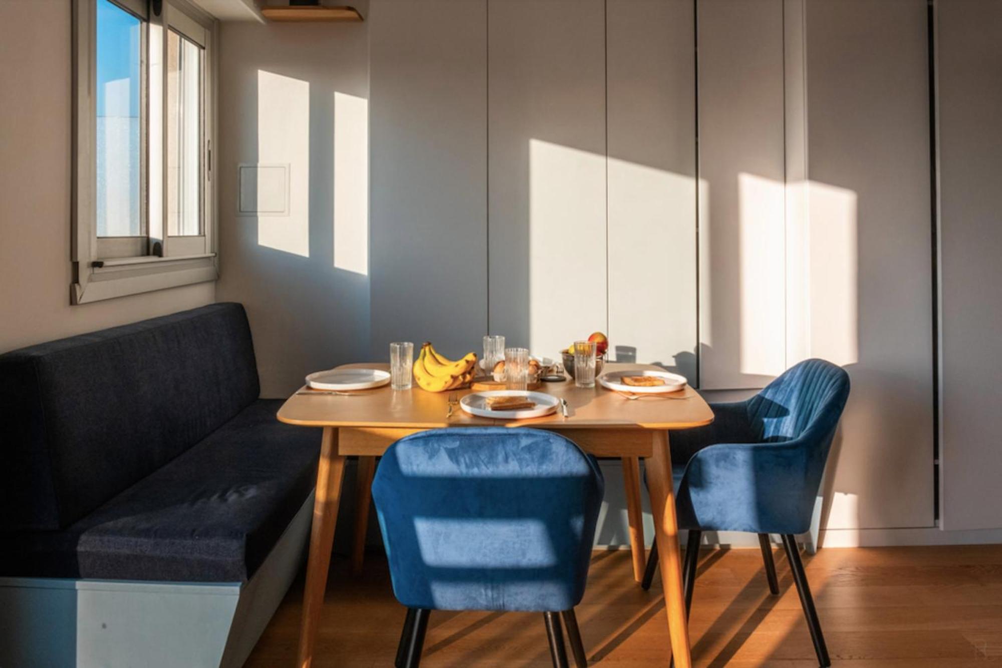 Loft With Balcony Near La
