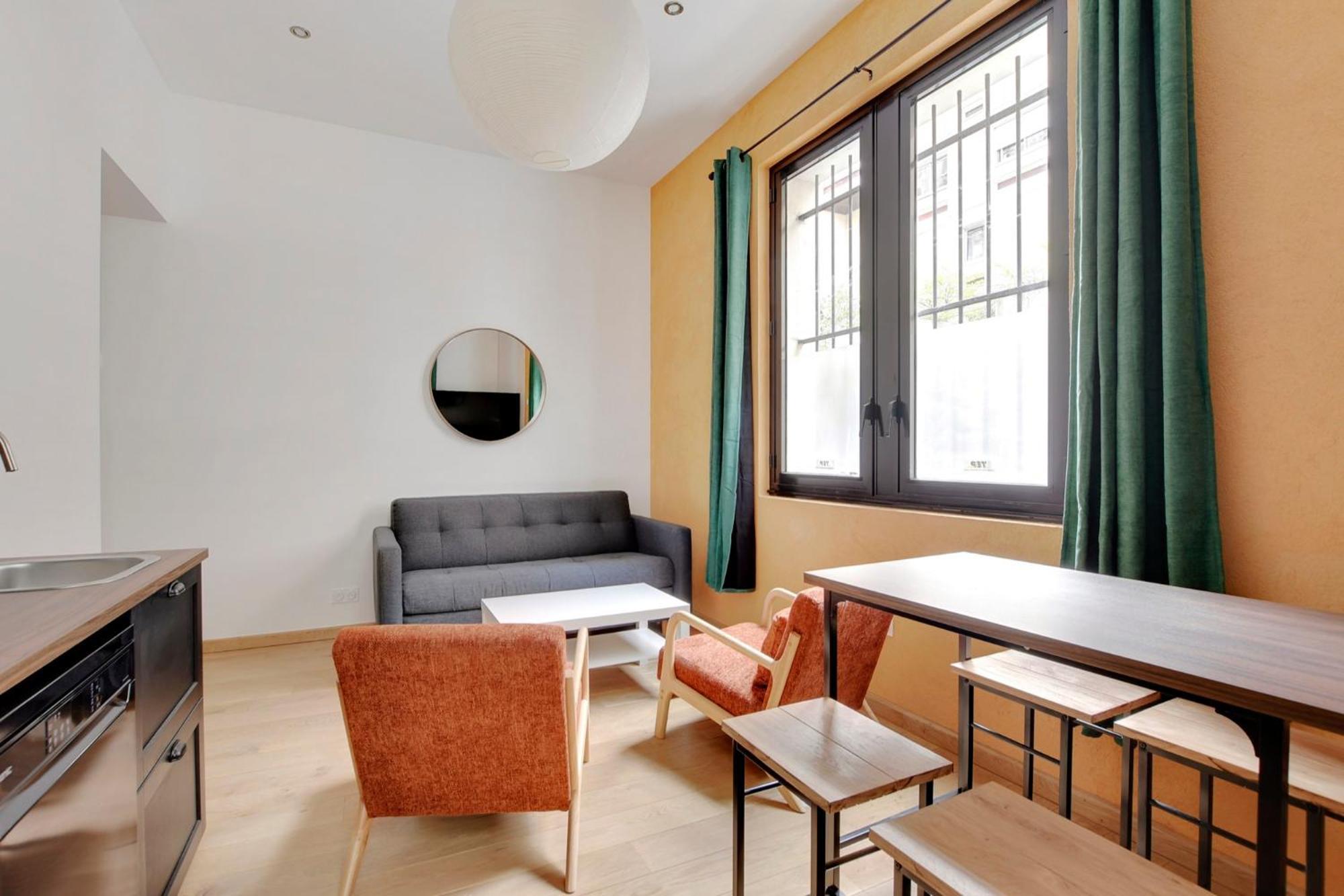 Pick A Flat's In Montmartre - Rue Des Paris