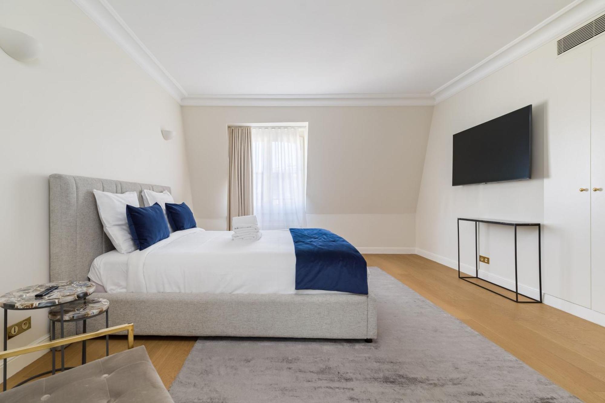 Luxury - Avenue Montaigne Apartment Paris