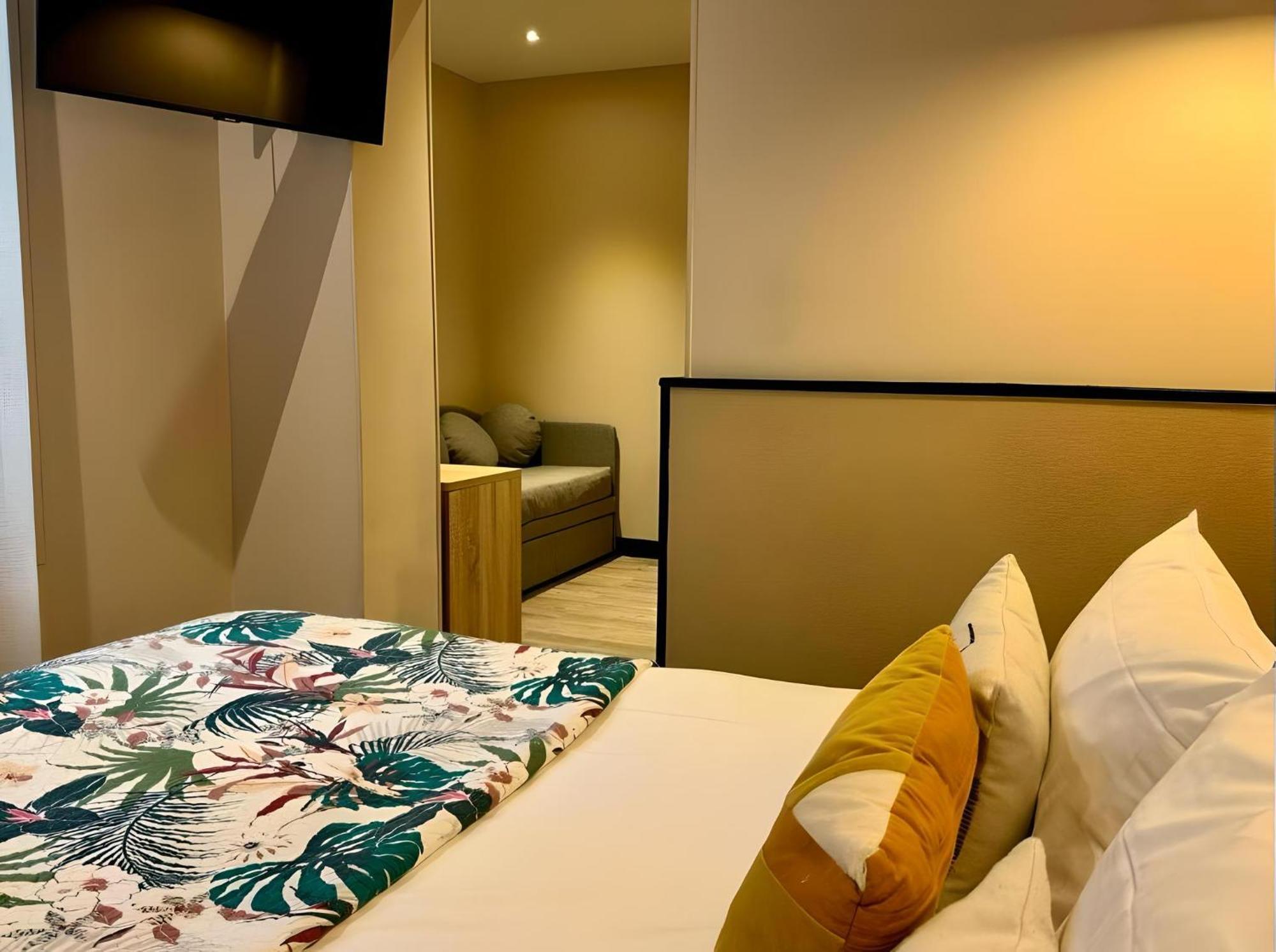 Lilas Blanc Hotel