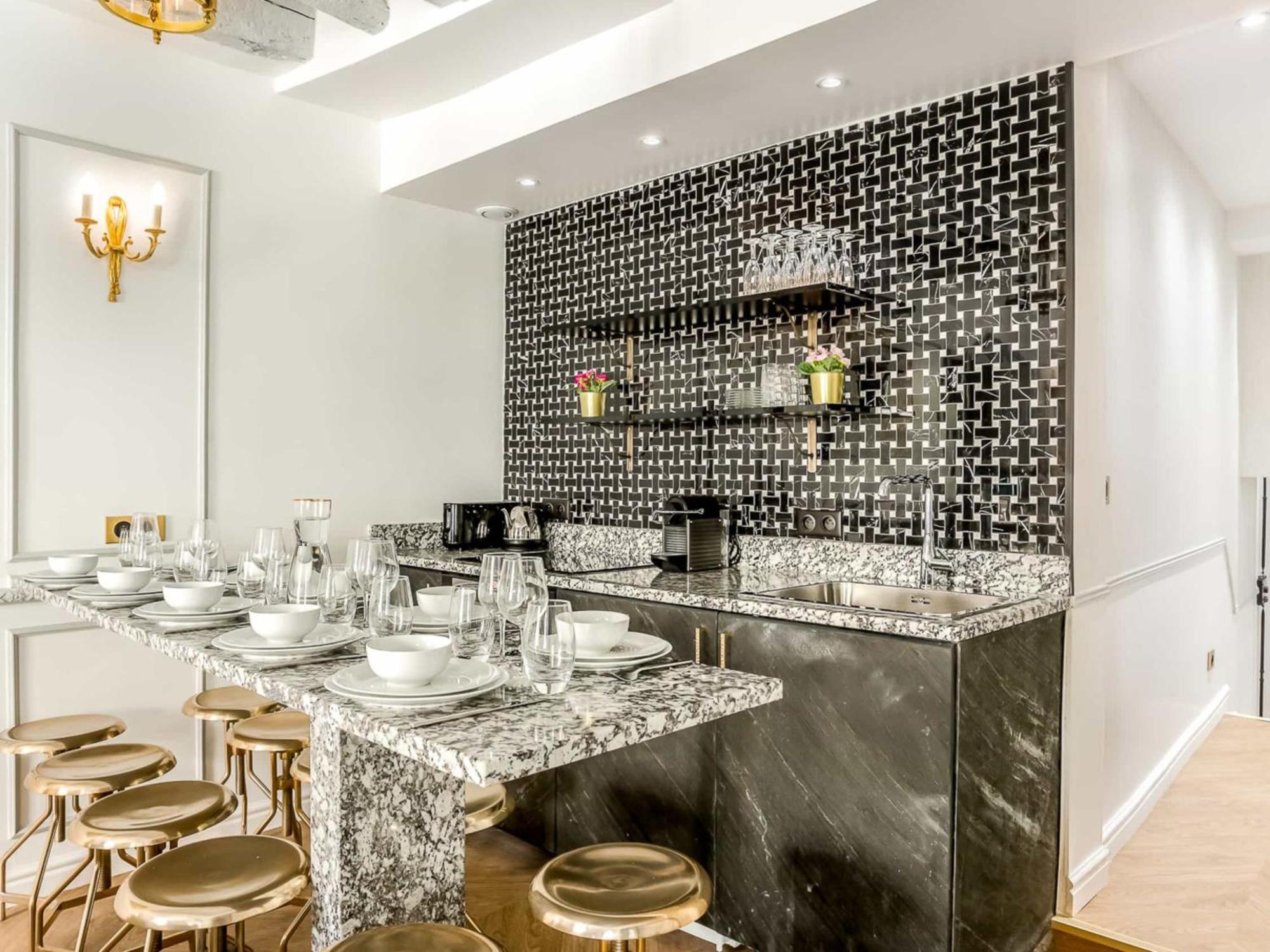 Luxury 4 Bedroom 3 Bathroom Aristocratic - Louvre * Paris