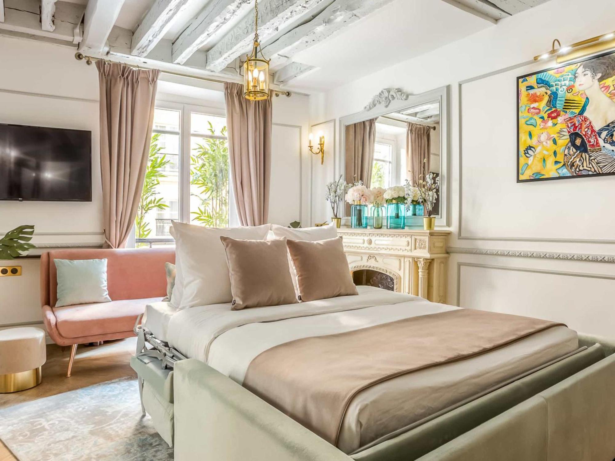 Luxury 4 Bedroom 3 Bathroom Aristocratic - Louvre