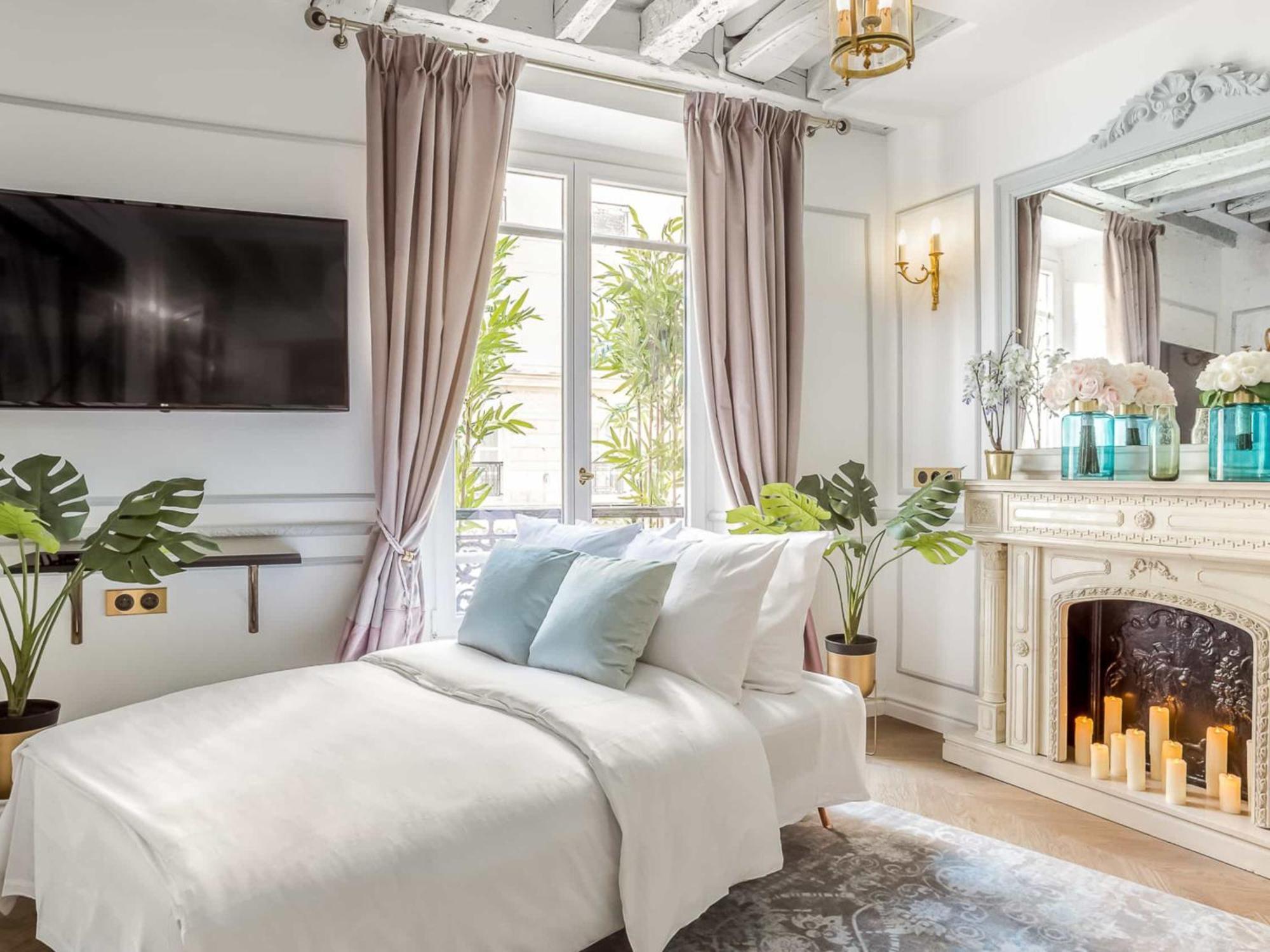 Luxury 4 Bedroom 3 Bathroom Aristocratic - Louvre Paris