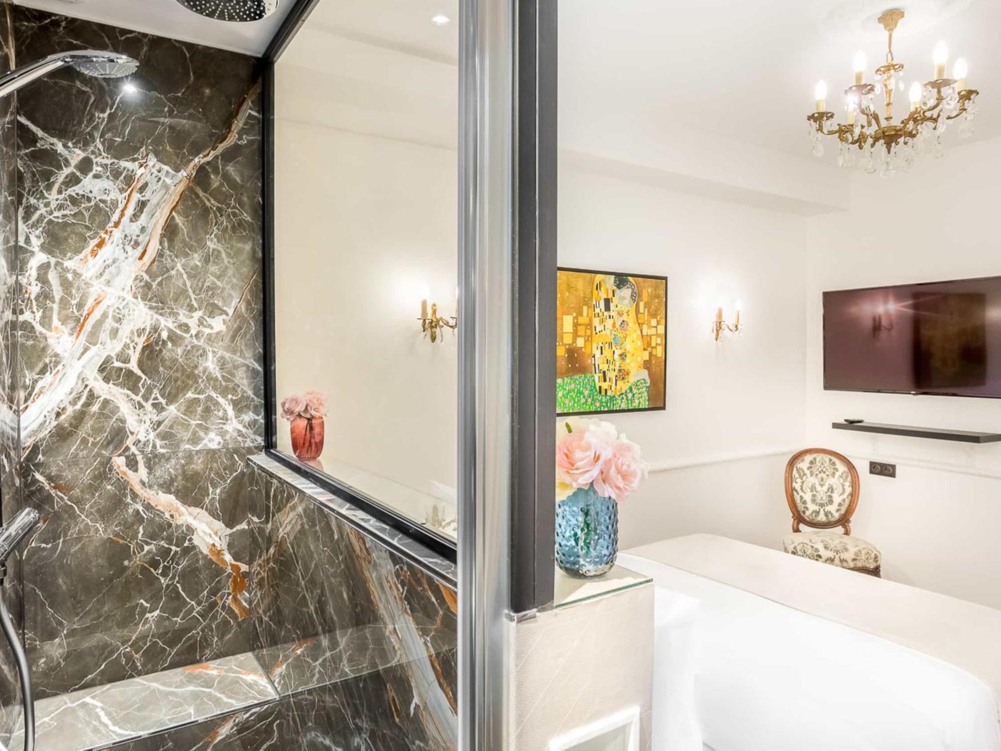 Luxury 4 Bedroom 3 Bathroom Aristocratic - Louvre