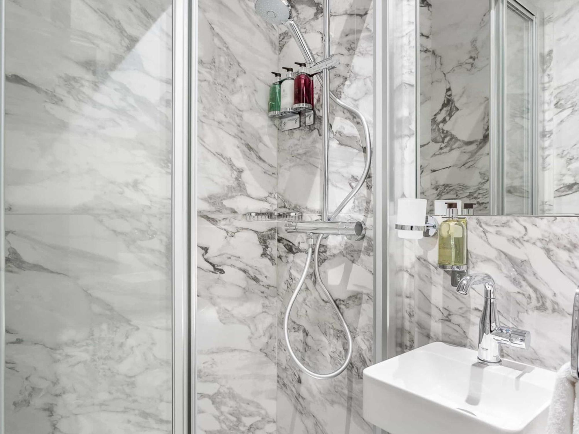 Luxury 4 Bedroom 3 Bathroom Aristocratic - Louvre
